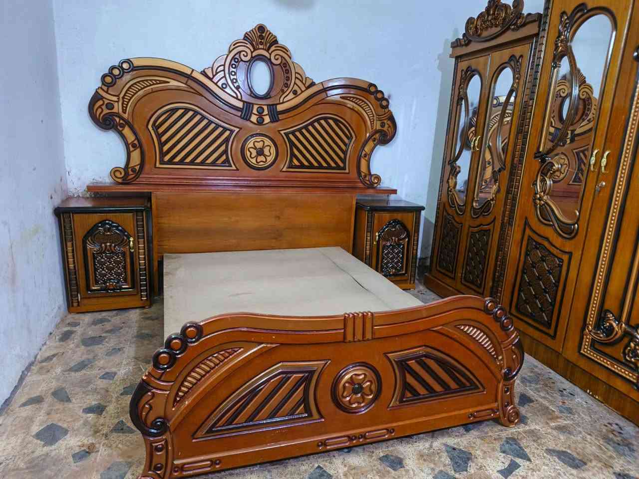 سلام عليكم غرفه لل بيع سعر 700 و بيه مجال العلوان ناصرية سوق الشيوخ***********
