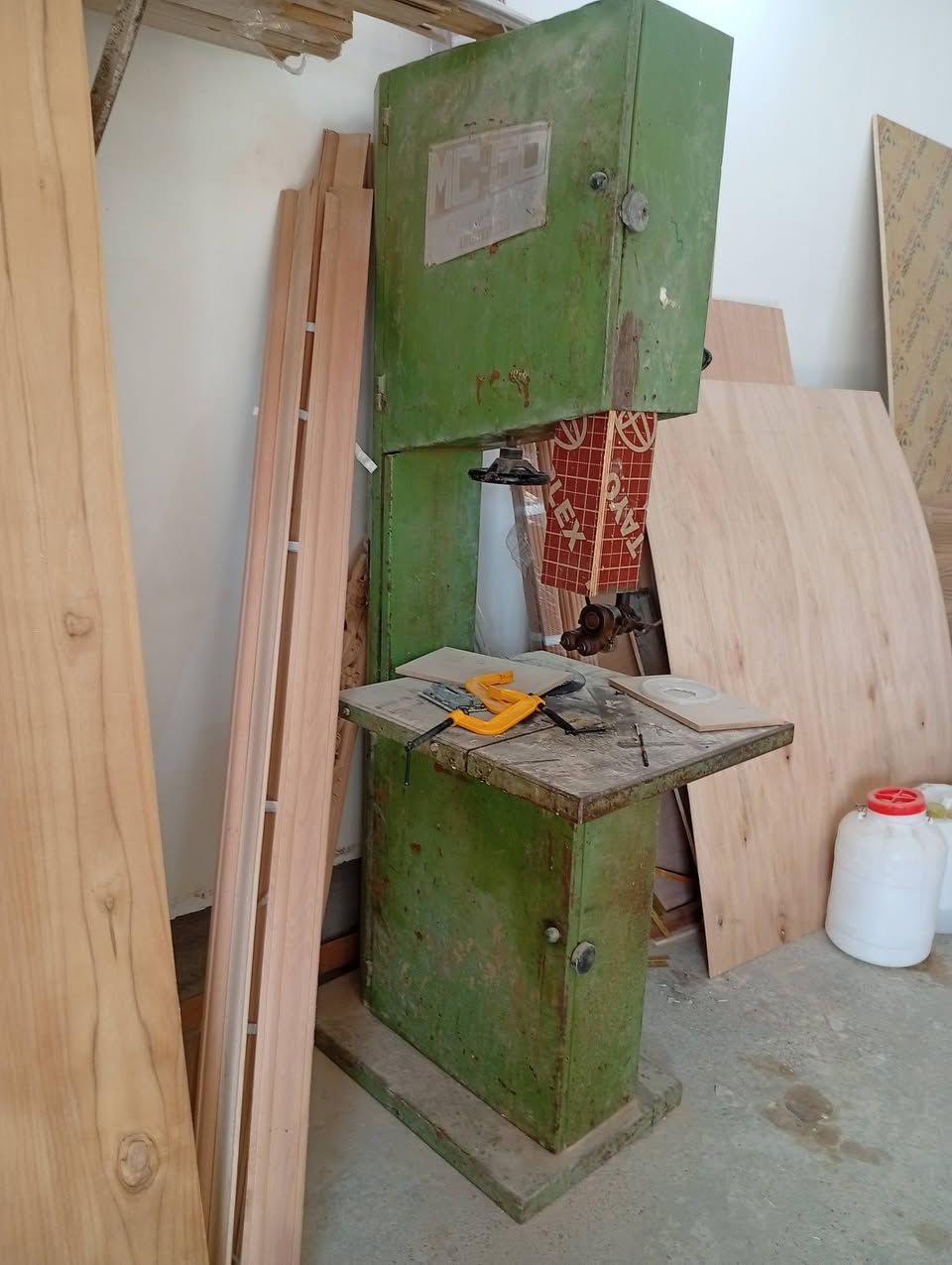 سلام عليكم منشار لولبي قياس 50للبيع مكاني ابو غريب الشراب يتصل ***********
