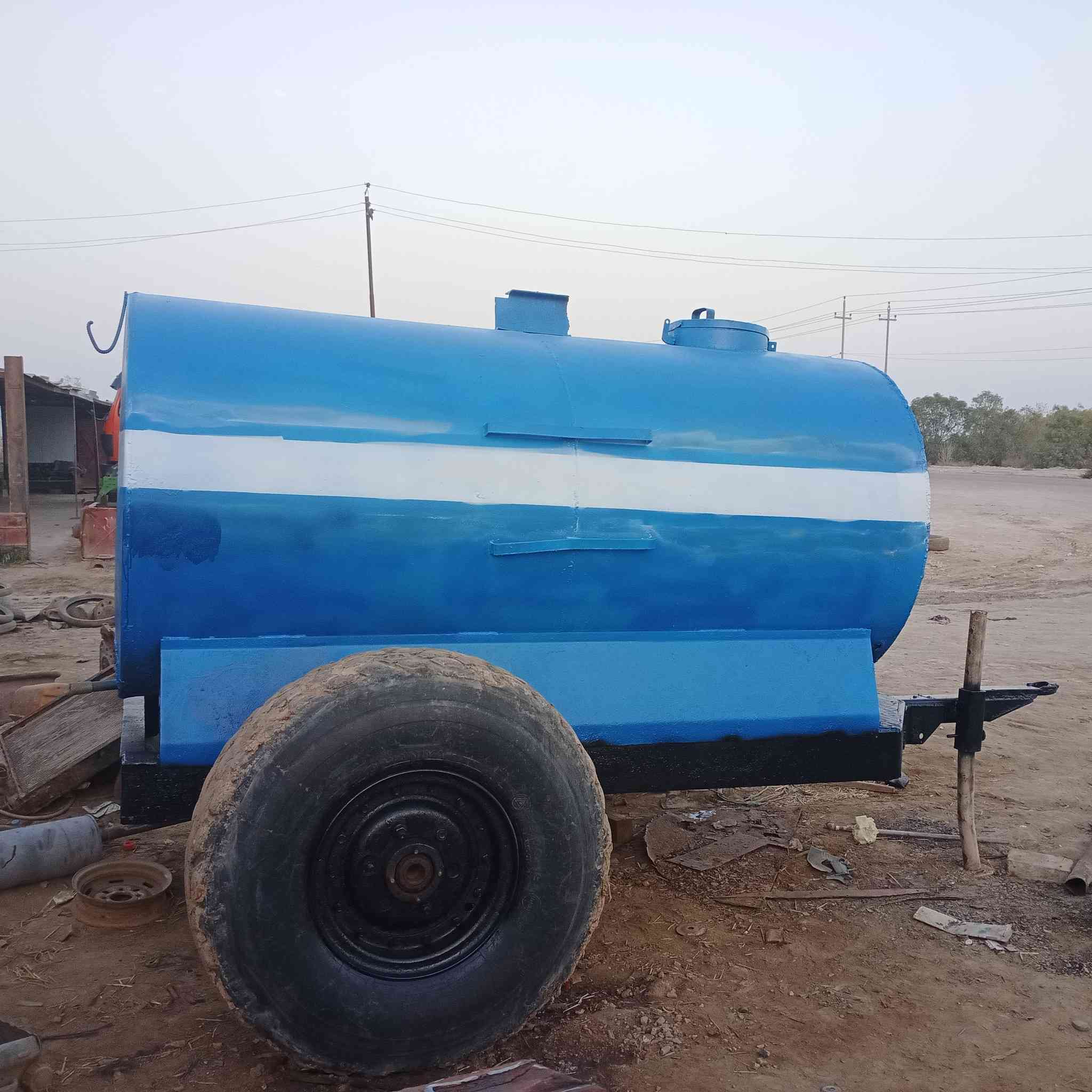 السلام عليكم للبيع مقطوره 3000لتر تانكي 4مليم شاطئ بدون لحيم تايرات جدد ديوانيه دنكير نضيف السعر مليون و400وبيه مجال لشراي عنوان ناصريه قضاء رفاعي ستفسار ***********
