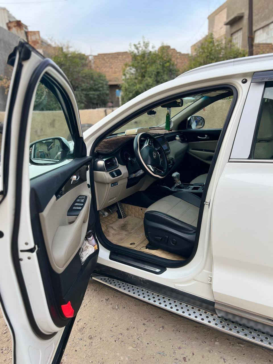 السلام عليكم عندي سورنتو موديل ٢٠١٨ خليجية مكفوله فول محرك ٦ماشيه ١٢٠ستفسار اكثر ***********
