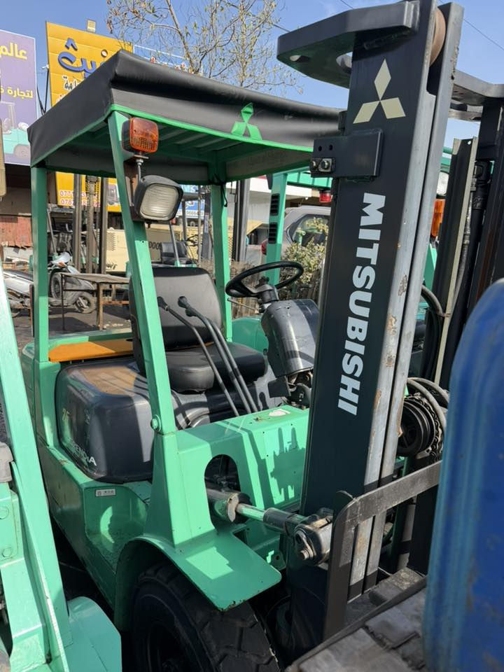 سلام عليكم للبيع رافعه شوكيه 2 ونص طن 3 حركات مديل 2002جاهزه العمل كل نقص مابيه مكاني بغداد باب الشيخ ***********
