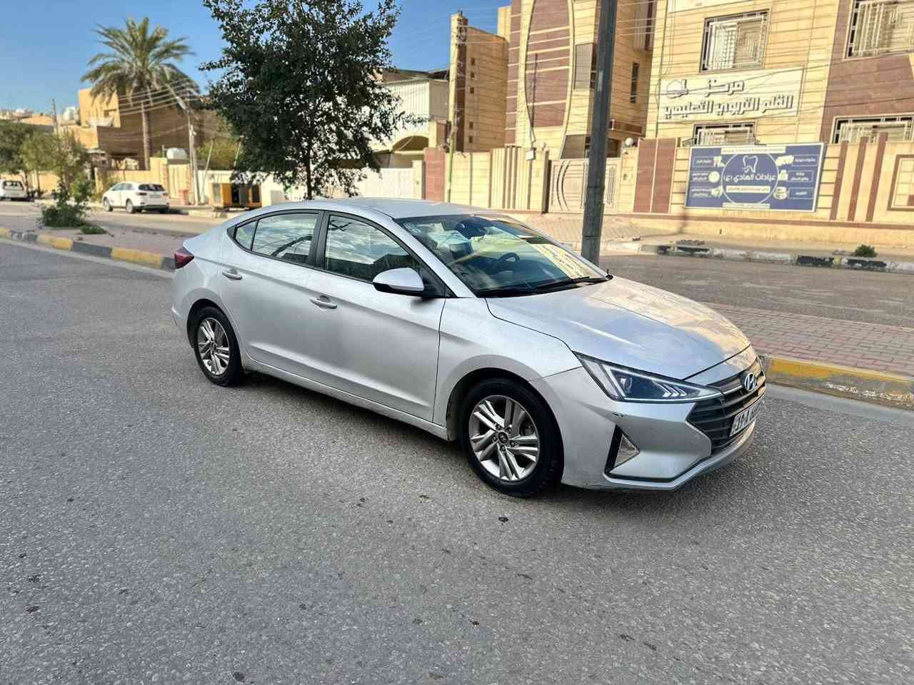 السلام عليكم *********** للبيع هواندي النتره موديل 2020 وارد أمريكي السعر (120) طخته جاملغ وبنيد بدون دواخل مواصفات السياره مكينه 2000 دوش رادارات بلمري شاشه كبيرة كامرا خلفيه تحكم ستيرن جهتين سايق آلي تبريد بيانو لايت زنون بكلايت لد ويل كب كروم مثبت سرعه مكينه وكير وحداديه تبريد وتخم تايرات بحاله ممتازه جدا جدا رقم كربلاء انكليزي تحويل مباشر مكان سياره في كربلاء
