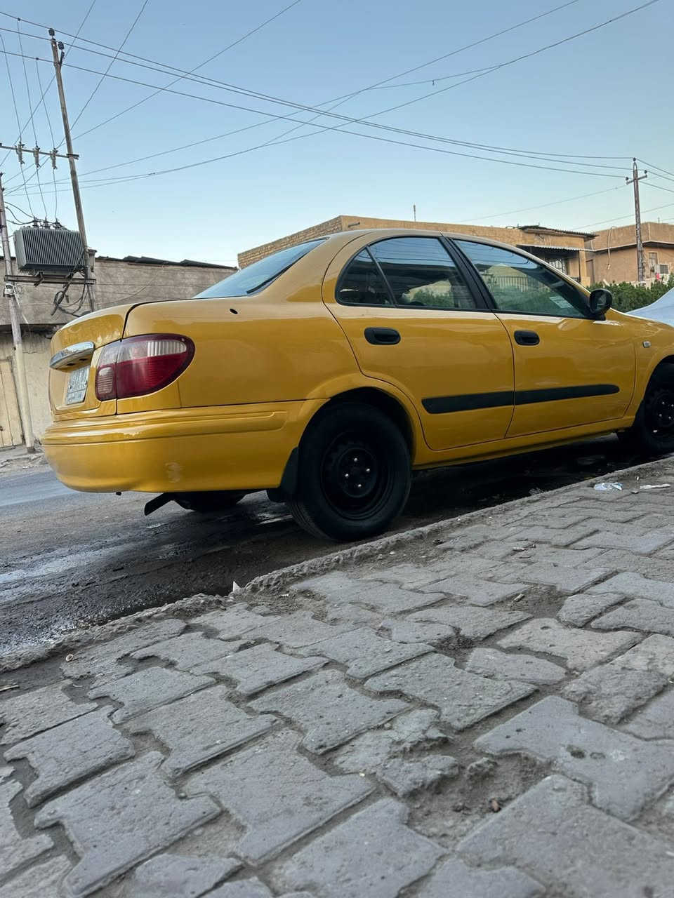 السلام عليكم 
نسان سني لبيع
موديل 2000
سياره حلوه كامله من كلشي 
مكينه قبغ اسود مضومه غاز كامله سياره من كلشي تخم تاير 
تحول ثاني يوم تبريد خير من الله سياره حلوه مال شغول وجاهزه 
مصبوغه جديد بيهه طخه بل جاملغ الخلفي 
سعر 55وبيه مجال 
مكان بغداد حي الجامعه  
***********
***********
