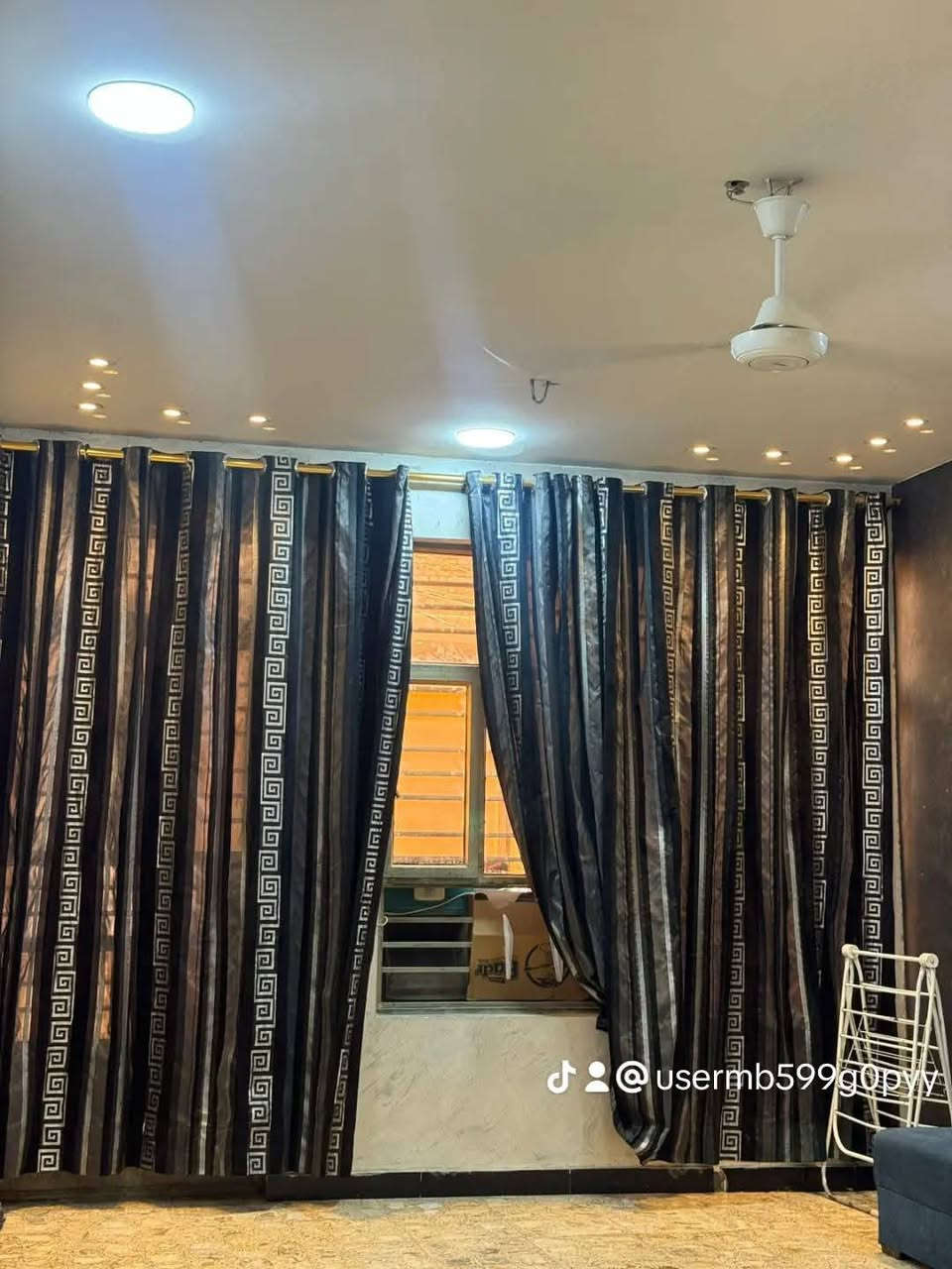 دار 100 متر  واجهه 5 نزال  20
طابو زراعي سند  25 
طابقين 
3 غرف نوم 
استقبال +  مطبخ  حار  وبارد 
3 حمامات 
بيتونه وسطح شتايكر 
كامرات  وسبالت و ستلايت نضام بوري دفن 
دار كامل مكتمل 
دار مبني ع ايدي صاحب ادار    سعر  100 بي مجال 
الموقع بغداد الامين سده ثانيه قرب اسواق السيد 
التواصل خاص او التصال ع ارقم اتالي 
***********
