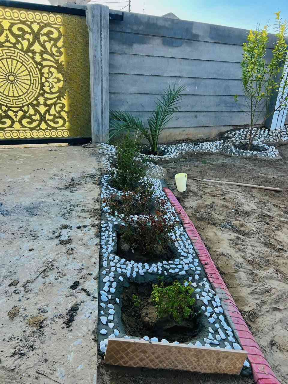 ⛔️متفرق حاليا ⛔️يوجد كادر فرش زميج زراعة حدائق تغليم اشجار  تزكي بساتين وتخليلهن درج مثل ما واضح بلصور تصل وتدلل ***********
