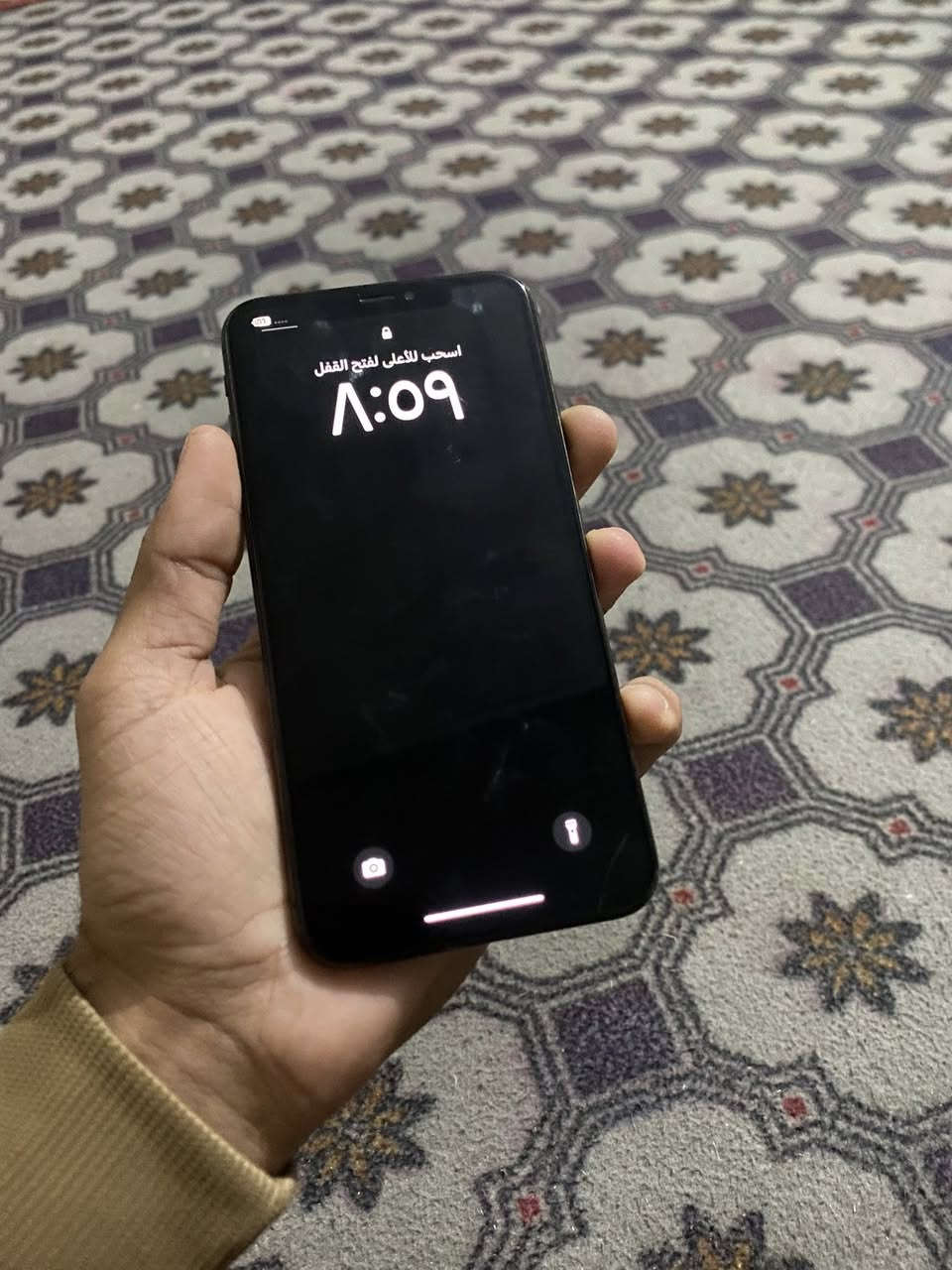 ايفون اكس ماكس  ذاكره 256 فقط مبدل بطاريه والشخط بصيط بلشاشه السعر 150       ***********   بيه وتساب
