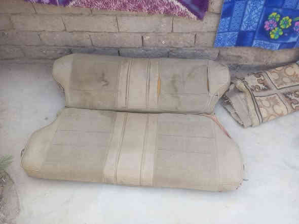 سلام عليكم يوجد غراض جيب شيروكي موديل 92اربع بيبان كاملات جام وابطاين وكشنات الوره  وشباج دعاميه وجاملاغات امامي المكان البصره رقم الهاتف ***********
