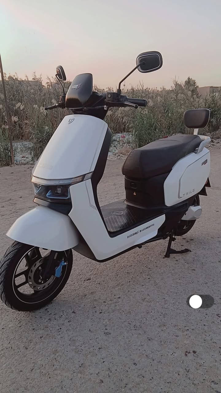 السلام عليكم دراجة شحن TAILG  موديل 2025 للبيع
6 بطاريات 
نضام R 
السرعة 60
تشغيل سويج+بصمة+كارت
تشغيل عن بعد 
شحنUSB 
قفل استيرن
الشحنة الوحدة تمشيك 50كيلو
لايت ناصي عالي زنون
صار ٤ أشهر من اشتريتها جديدة الدراجة نضيفة فقط الخدوش الموضحة بالصور 
السعر 750وبيها مجال 
رقم هاتف ***********
