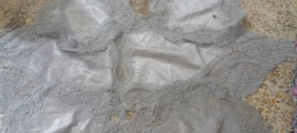 قنفه نفرين ب٥٥ والديوان ب١٥٠ مع كاربد رصاصي قطعتين ٦في٢ وتنور نوعيه ممتازه ب٣٥ ومفرش طبلات رصاصي ٥ قطع ب١٠ مكان الدوره ***********
