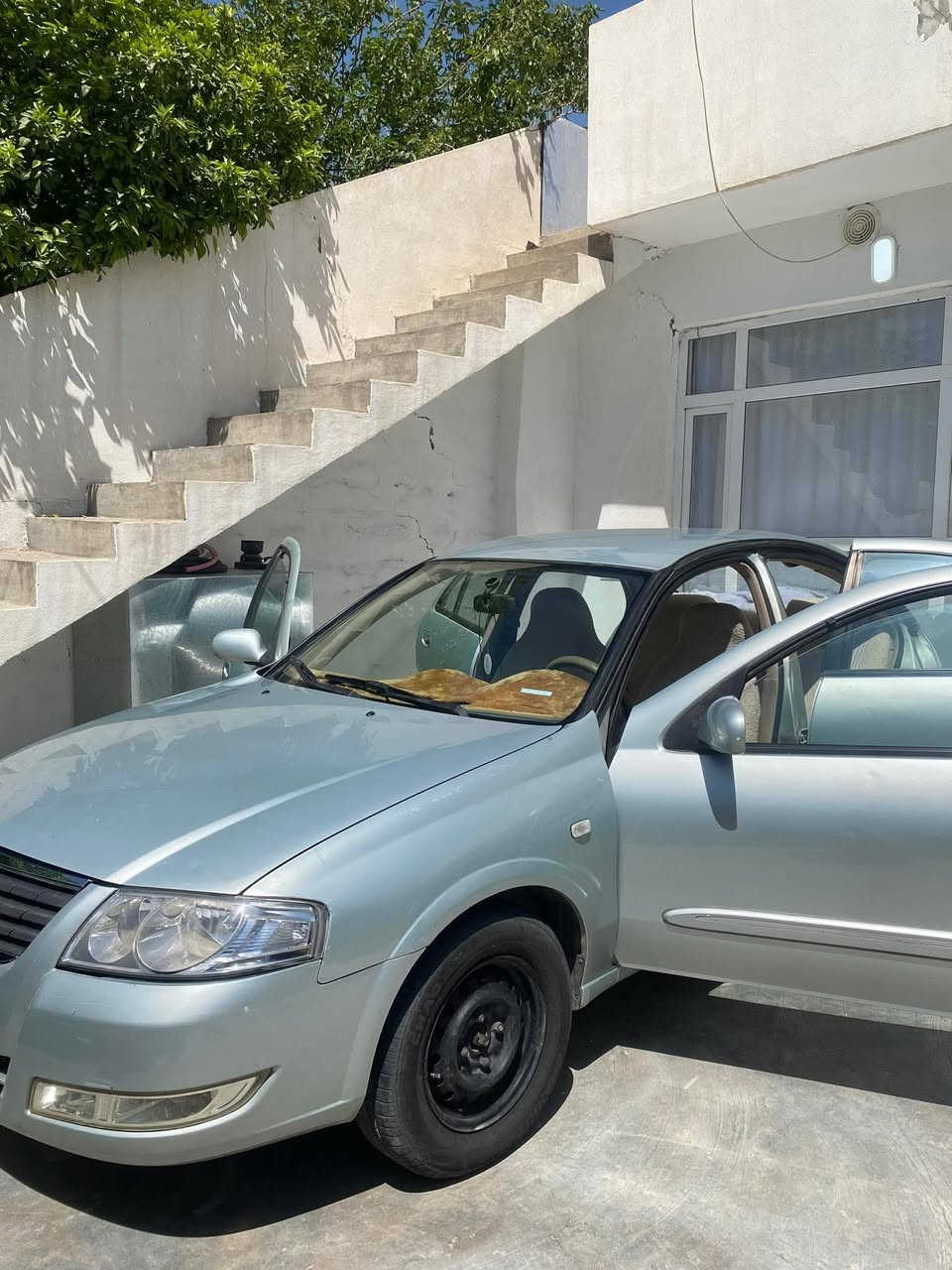 سەنی سامسۆنگ   ، مۆدێلی 2005.     بڕاوەیە 
نازەرد ، خاوێن بێکێشەیە ، تایەی نوێیە ، سەقفی بواخی نیە بەشەرت ، گێڕ مەکینە بەشەرت ، ماڵی دۆست ، 4 جام کارەبا
نرخی 48 گەڵا مامەڵە 
***********.  Viber Whatsapp
