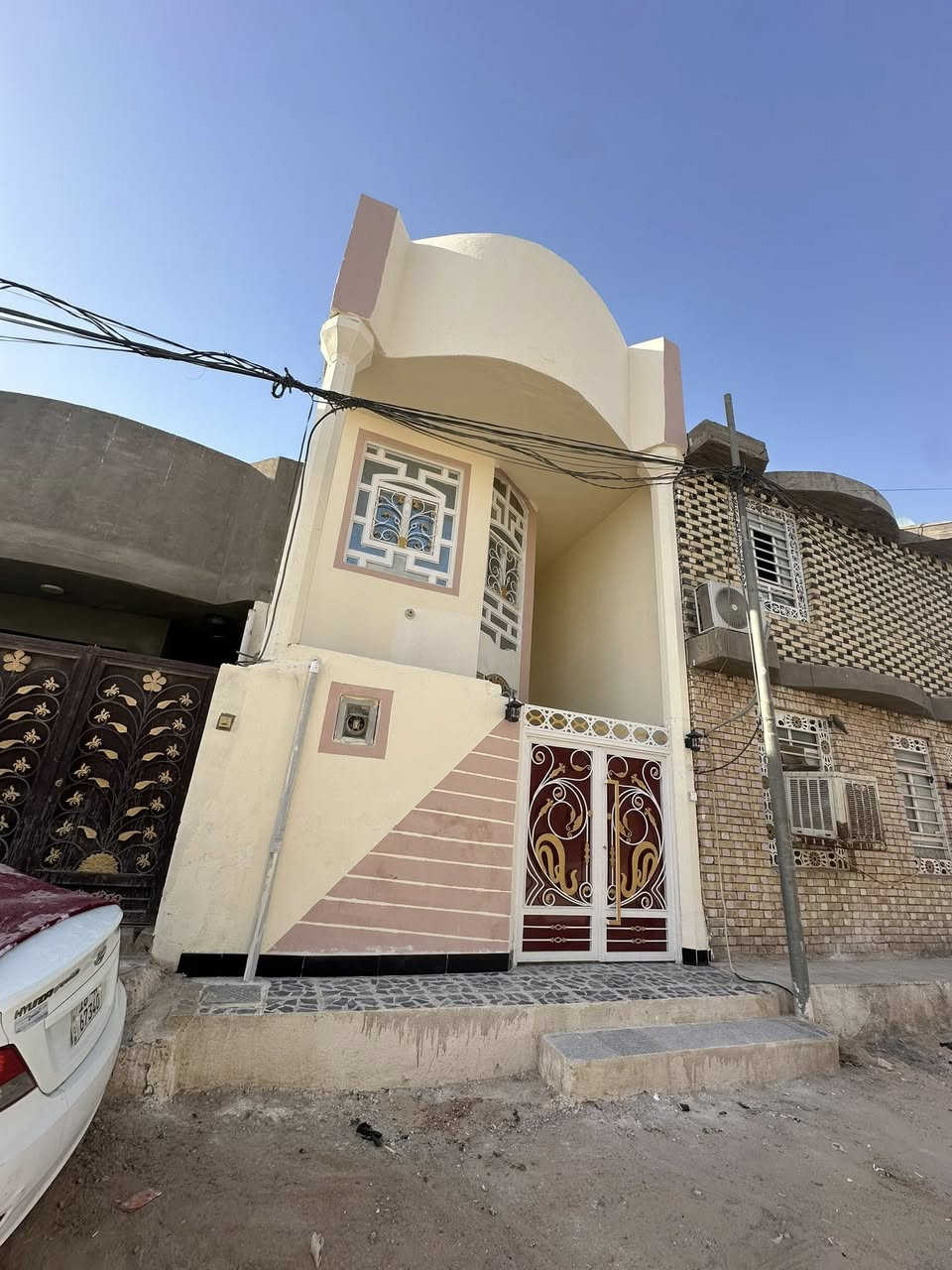 السلام عليكم  👍
بيت لبيع طابقين 👌🏻

100 متر  

صب كونكريت

بناء طابوك نهروان 
محجر كامل 
سقوف ثانويه 

اشتايكر ابو 80

 درج صب كونكريت 

ماي وا مجاري وكهرباء جهز 

كاشي ابو 40 مرمر شغل بغداد 

الساس صبا كونكريت 

الجدران سيراميك 

مطبخ حار بارد 

الطابق الثاني غرفتين وحمام وستراحه بي 

ارتفاع السقف 3 متر وا ربع 

قريب عله سوك وا مستوصف ول مرادرس بكفاك 

وا ما مذكور بل كتابا موضع بل صور 

المكان نجف حولي قرب الملعب 

رقم العقار 63106

العقار بسمي اتريد دولة وكاله تريد بسمك 

السعر نار 🔥 

استفسار وتساب او هاتف /*********** محمد العبيدي 🔥
