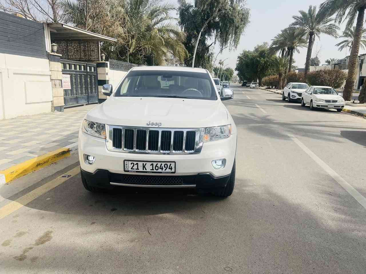 السلام عليكم@جيب 11فول جلدداخل عسلي بسمي رقم دولي السيارة كلين بس كار بالباب الخلفي كير مكينه لك تخم تاير جديد صدر خلفي امامي جديد السعر 185 وبيهه مجال العنوان بغداد المنطقه الخضراء هاتف ***********
