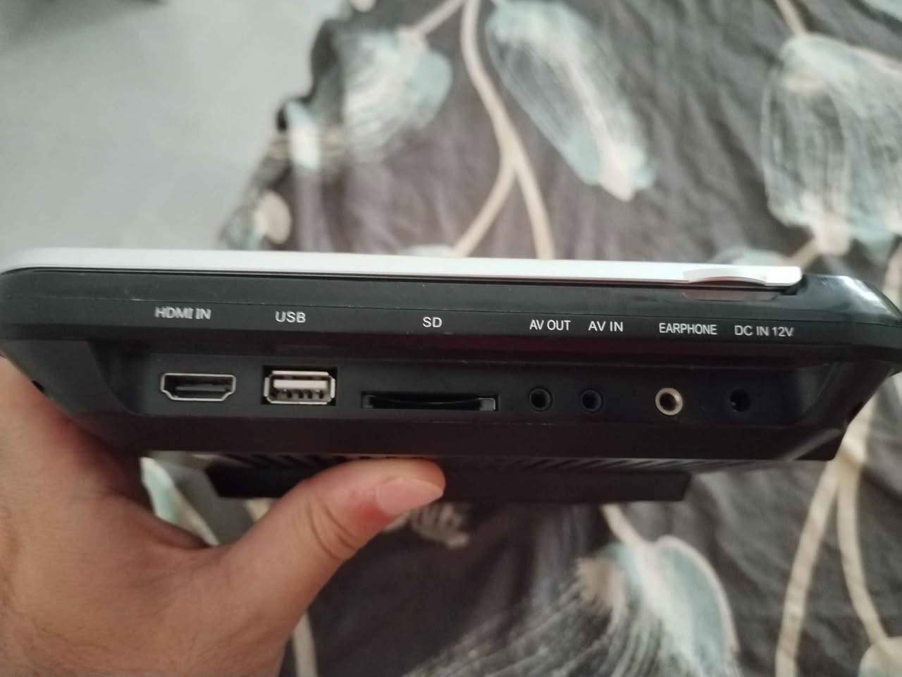 السلام عليكم شاشة صغيرة مدمجه معه ديفيدي dvd تحتوي عدة منافذ من ضمنها منفذ hd ترهم للسيارة معه ستلايت سترونج اتفيد للتنصيب ستلايت السعر 75 الف العنوان النجف الاشرف مجمع قنبر السكني *********** النجف, العراق
