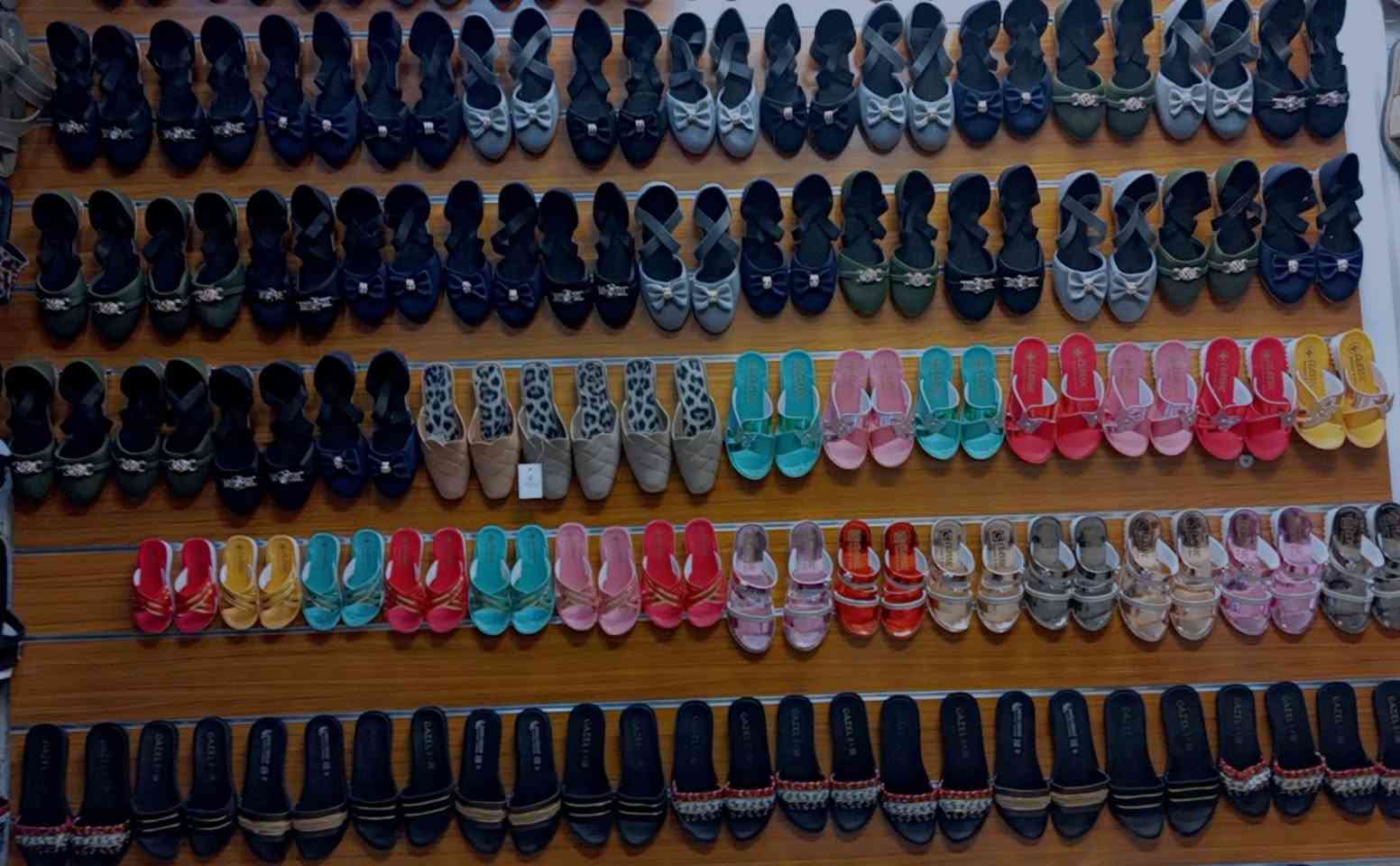 يعلن محل احذيه نسائيه ورجاليه البيع محل شلعه بضاعه يتكون من شحاط نسائي ورجالي وشبابي نعالات نسائي ولادي وبناتي احذيه بناتي ورجالي سعر بضاعه شلعه مليون 200 الف بيه مجال يلي يريد يجي خاص يتفضل المحل يجي يشوف بضاعه يشتري


**إذا كنت صاحب هذا الإعلان وتريد حذفه لأي سبب، رجاءا أرسل رسالة إلى الدعم الفني**