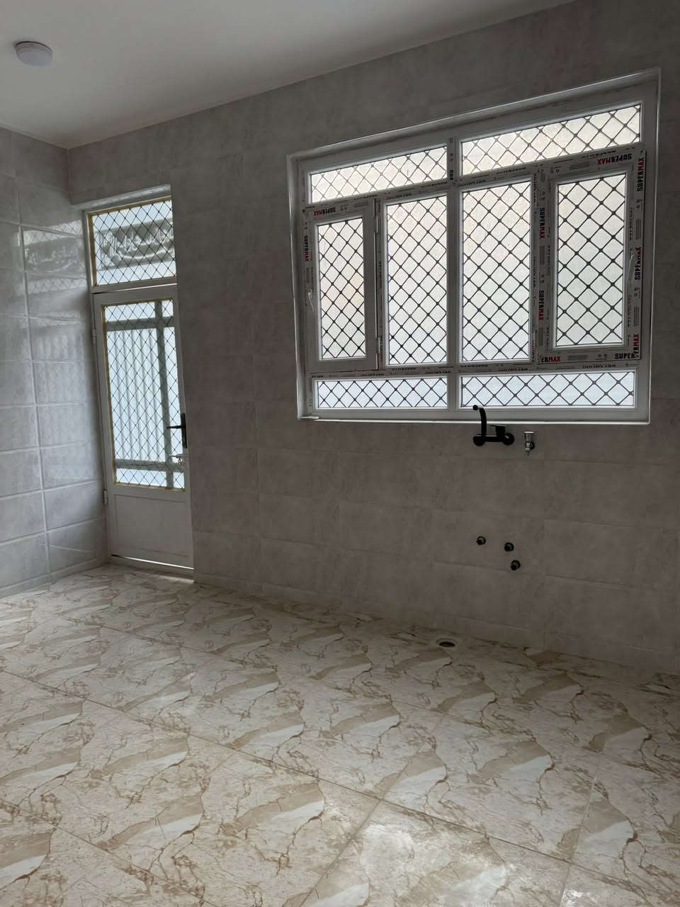 أعلان أعلان رقم  🏠 (95)
جزيرة بغداد السياحية
 الفحامة شارع المركز
مساحة 200 متر  واجهه 10 متر النزال 20 متر 
بناء حديث وجاهز 
يحتوي على مدخلين 
 استقبال/ مطبخ / حولي داخلي  /  4 غرف نوم سويت   / 
خدمات 5 / كرج 
 
تفاصيل البناء 
صب ارضيه رباط شريطي 60 في 60  والسقف سمت با زيان مانع رطوبه 
 الصحيات بوري ماء والغاز من شركه  أمل شريف مصري 
تأسيس كامرات 
بناء بلوك ثقيل  بسمت كبيسه 
تأسيس كهرباء شركه العقبه الأردني
تسليح الشيش الارضيه والسقف  fـf العراقي
ارضيه بورسلين 

💰💴💴 سعر خاص  💵💵💸

علمان أنا شارع كميره مخدومه 
من ماء / كهرباء/ مجاري / أرصفه / أناره تبليط 
~~~~~~~~~~~~~~~~~~~~~~~~~~~~~~
عندك عقار وتريد تعرضه وينباع بسرعة ..؟
ارسل التفاصيل ع الخاص او الواتس أب والباقي علينا
🏡 مكتب إعمار  المستقبل  🏡
#بناء  #اشراف  #خرائط  #هدم  #ترميم  #مقاولات
للاستفسار عن عروض سابقه داخل صفحة
او زورونا موقعنا قرب باب الثالث الجزيرة أول نزلت كميره 
 

***********  يحتوي على الواتس اب 

‏‪***********‬‏ يحتوي على الواتس اب
