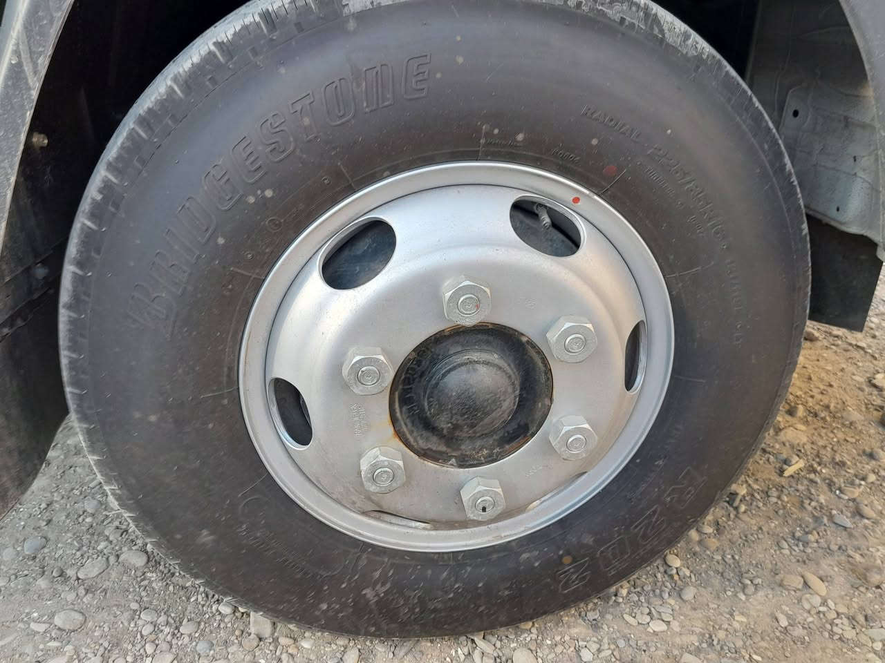 تخم تايرات برجستون ياباني + ويالتهن ( وية السبير ٧ ) جديد ما ماشي نزلتة من جوة سيارة موديل ٢٦ صفر كيلو متر 
للبيع السعر ١٢٥٠ للاستفسار ***********
