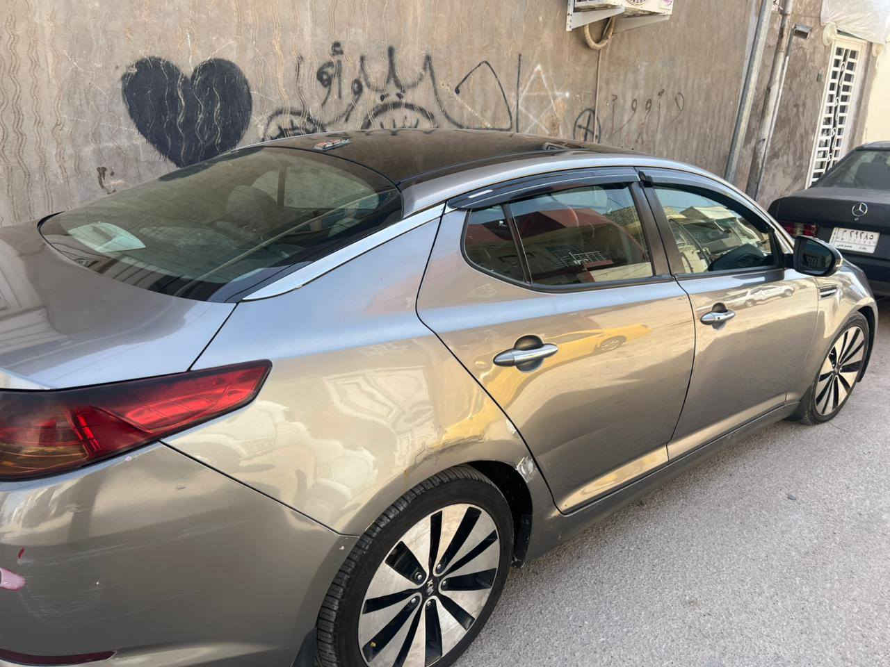 سلام عليكم 
كيا اوبتيما ٢٠١٢
 ويل رياضي ١٨ 
كشنات جلد 
موضفات VIB
بصمه 
بنرامه 
قطعتين تبريد 
بيها ضرر ٣ قطع تبديل و٢ صبغ 
سعر ٩٥ ورقه وبيها مجال بسيط 
العنوان النجف حي ميسان 
هاتف ***********
