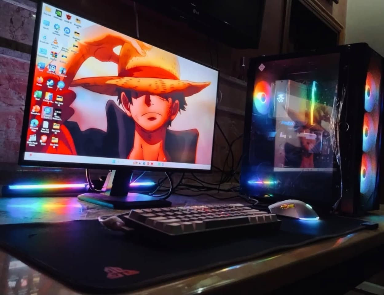 سيت اب pc مواصفات ممتازه و نظافه فول (للمراوس) فقط مع واحد من ذني الاجهزه اهم شي يكون نظيف و بطاريه جيده :
ريد ماجك 11 برو 
هونر ماجك 8 برو 
كلاكسي s25 الترا
شاومي 15 الترا 
----------
المواصفات :-
CPU - CORE I5 12400F 
CPU COOLER RGB غازي لون ابيض
GPU - RTX 3050 8G GALAX
MB - ASUS B760M PLUS 
RAM - 16G 3200 T-FORCE RGB
HARD1 - M.2 NVME 250GB SAMSUNG EVO 970
HARD2 - HDD 1TB TOSHIBA  
CASE - GALAX 4FAN RGB 
-----------
الملحقات :-
الشاشه : GIGABYTE 200HZ FHD IPS 25
الماوس : FANTECH RGB احترافي لون ابيض
الكيبورد : REDRAGON FIZZ RGB لون ابيض 
ماوس باد FANTECH 
----------
مكاني بغداد - الحريه
رقمي ***********
