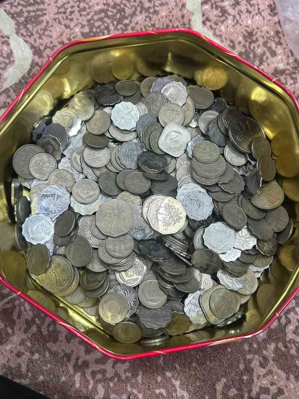 سلام عليكم عندي هذن العملات بيهن جمهوري وملكي واروبي سعرهن 200 الف مكاني بغداد البياع توصيل ما عندي 
***********
