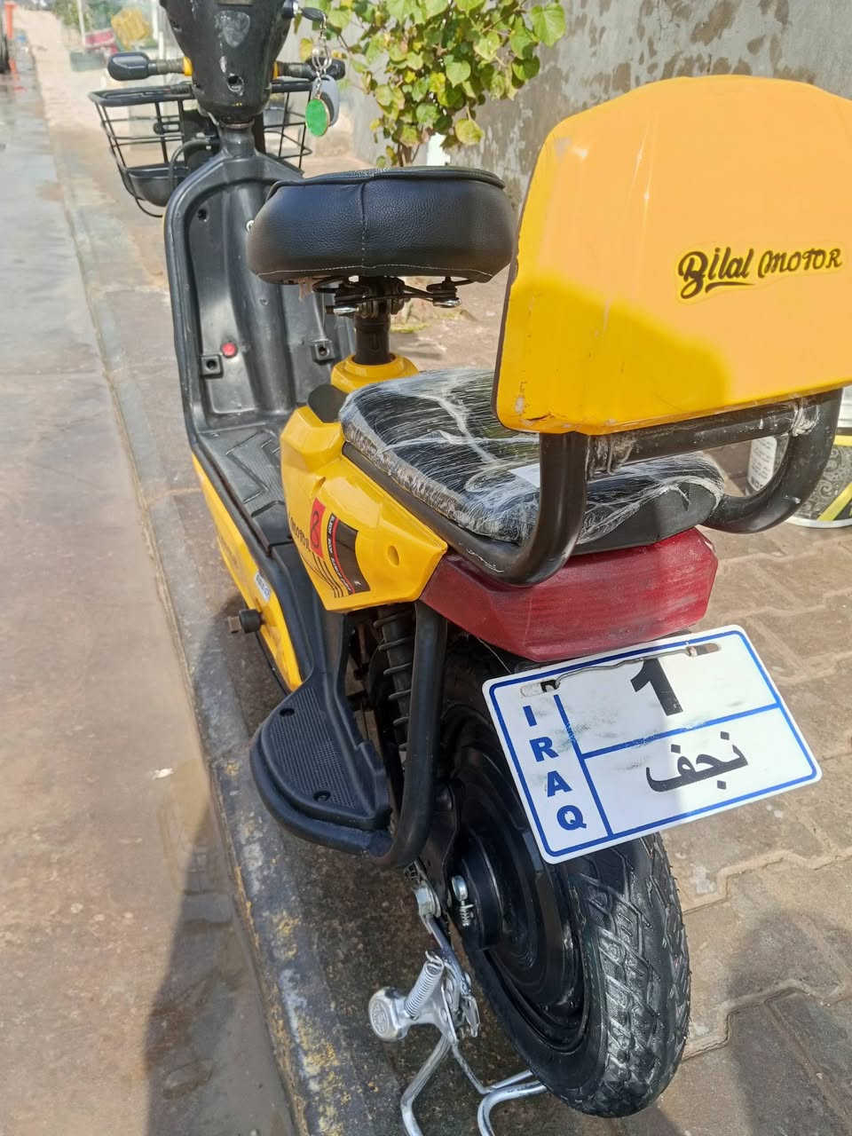 سلام عليكم دراجه شحن حجم 14 للبيع نظيفه تمشي بصمه و أشاير بيه مكاني نجف حي الميلاد سعر 200 وبيه مجال الرقم ***********
