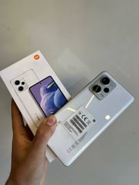 ريدمي نوت 12برو بلاص 5G  ذاكرة 256 رام8+4=12 غراضة كاملة كارتونه  شاحن...