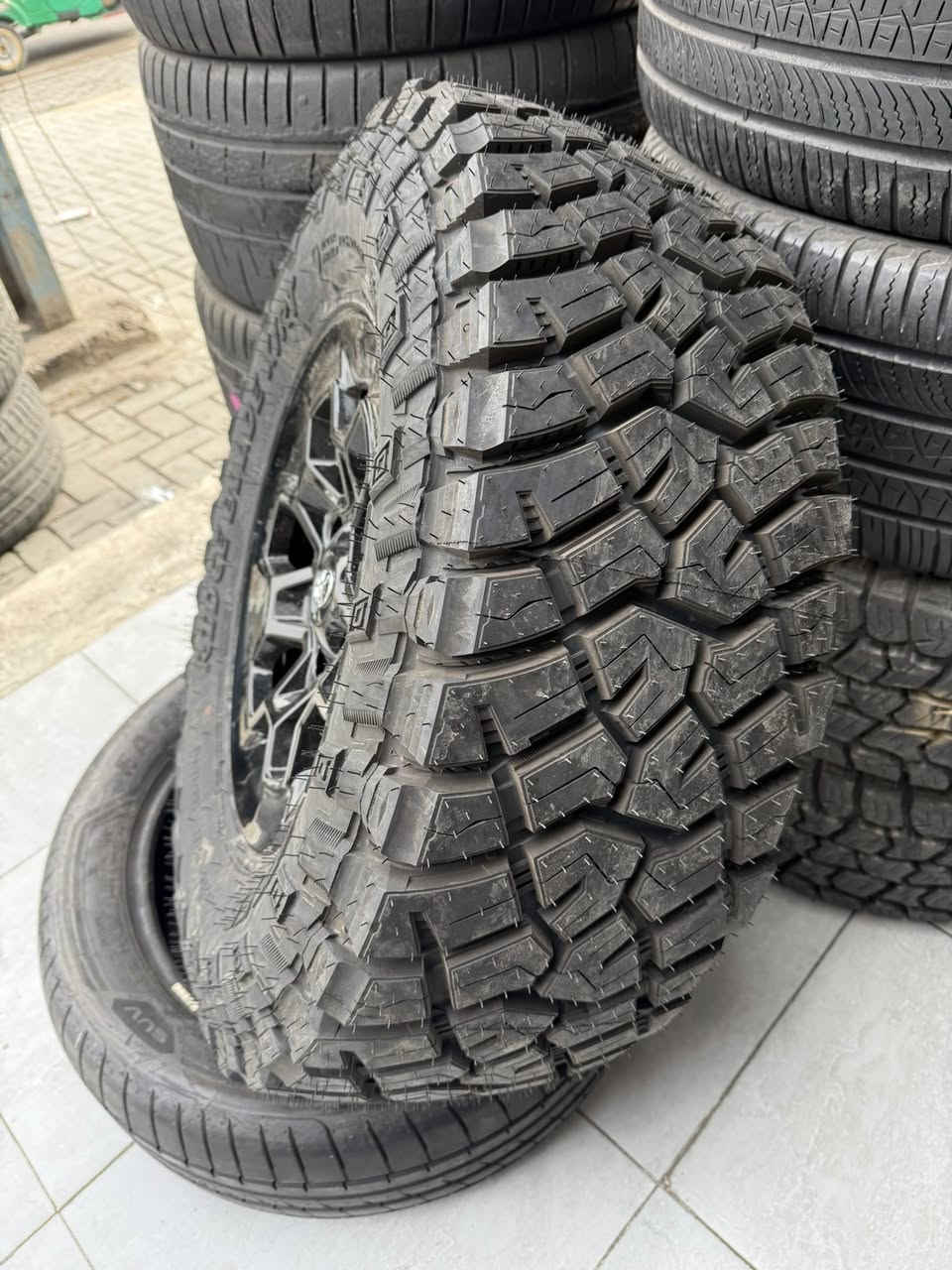 سلام عليكم شباب يعلن مجمع الواسطي عروض بمناسبة شهر رمضان اطارات جبلي جديد قياس 35/12.5/20.  و 33/125/20 و285/65/18 و 285/70/17 تايلندي ومغربي  سعر تخم 650 الف ويتوفر ويلات جبلي العنوان بغداد حي العامل مجمع الواسطي رقم الهاتف *********** متواجدين طيلة ايام الأسبوع وبعد الفطور ايضاً
