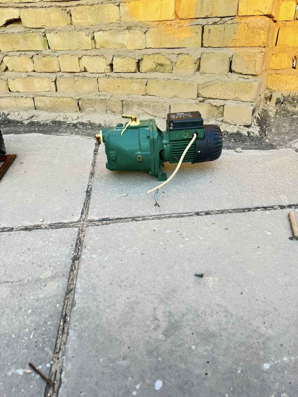 المولد السعر 150 وماطور إيطالي أصلي نظيف السعر 75 كثر خشب كهربائي سعر 75 ويوجد خدمة توصيل***********
