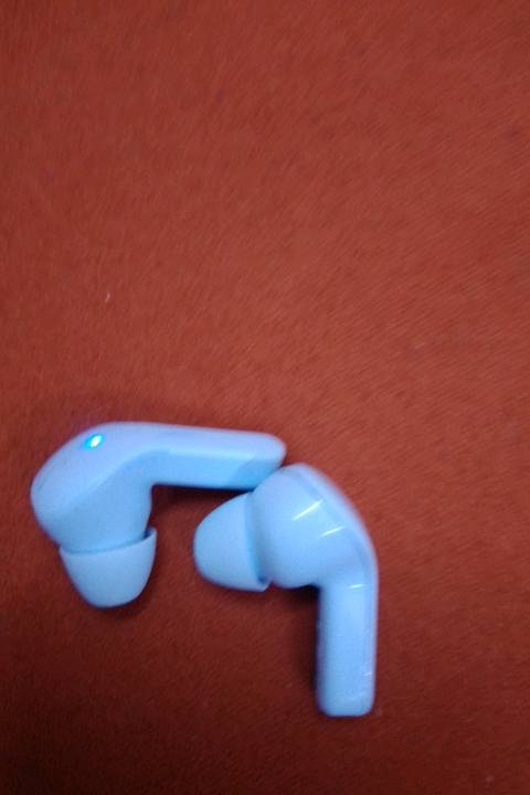 
ما هو اسم الموديل أو العلامة التجارية للسماعات؟: 
زين ياسر