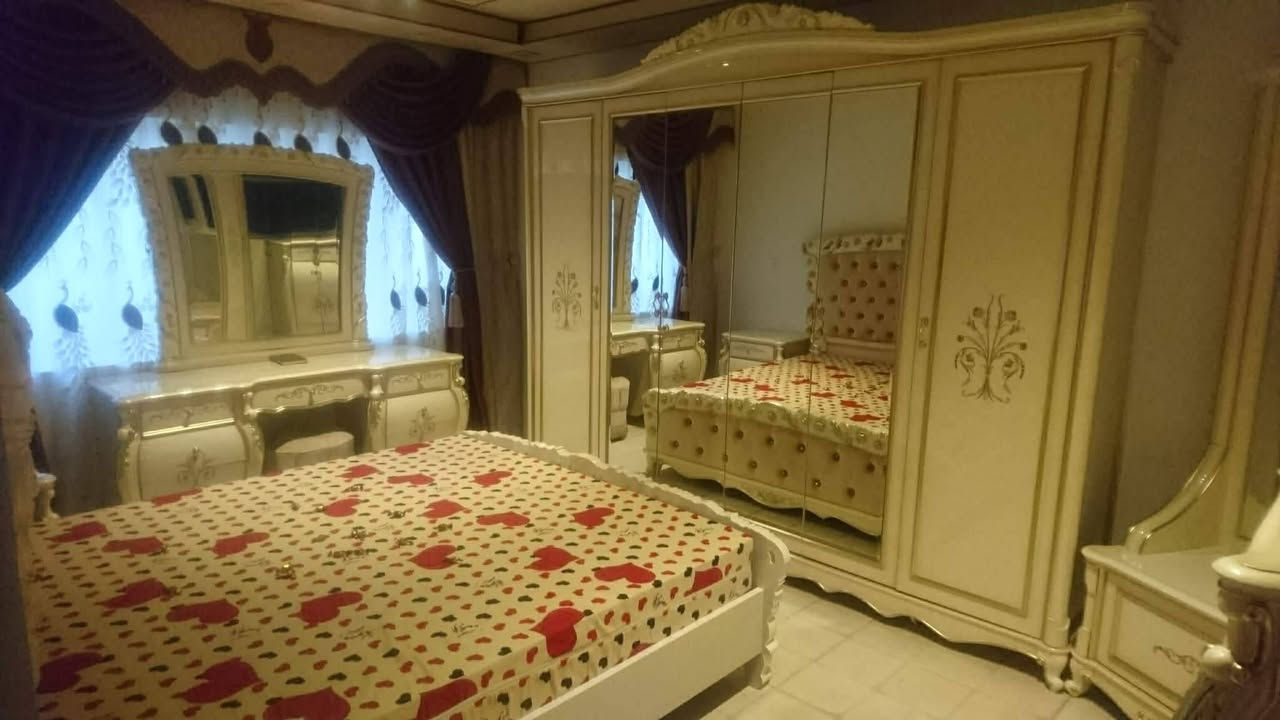 السلام عليكم / غرفه نوم للبيع الغرفه نوع تركي اصل صبغ حراري نضيفه والا ضرر بيه / سبب البيع / ضيق المكان /
عدد القطع / ٧ 
السعر / مليون و ٦٠٠ /_
العنوان / الزعفرانيه شارع المعهد شارع المنصه 
الرقم / *********** /
