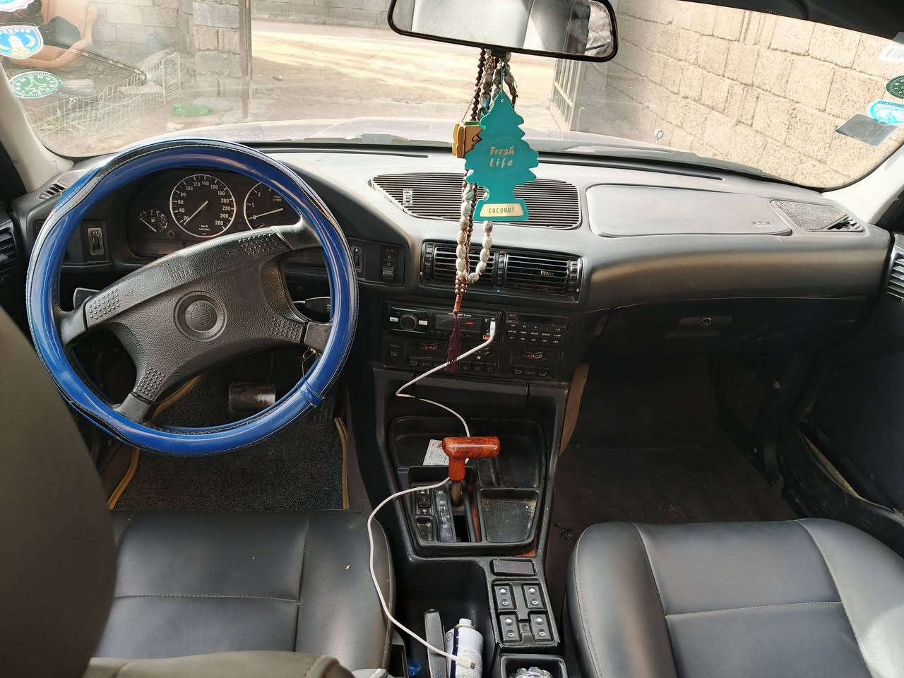 السلام عليكم 
للبيع او مراوس 
بي ام  535موديل 89
سعرها ( 57 ) وبيها مجال قليل 
وارد يابان
سيارة جاهزة من كلشي 
تخم تاير ويل جديد 
مصبوغة عام للجمالية
جام كهرباء تبريد شغال 
لايت زنون منضومة لاندگروز
رقم بغداد الجديد 
مكينة گير شاصي بشرط النضافة 
دواخل كلها جدد 
مكاني فلوجة 
*********** 📞
