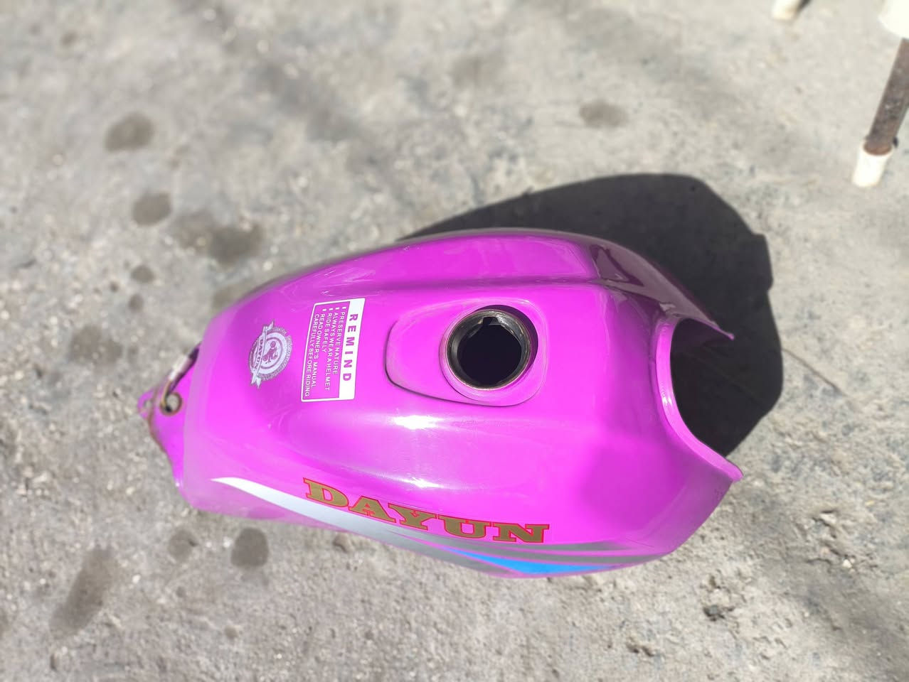 السلام عليكم 
  
متوفر 
 
كشر دايون عضم بنفسجي كامل +صفاحيات،،بلادي اصلي 
التانكي وياه الطوافه مالته الاصليه 
وال صفاحيات موجده اقفالتهن عدد,2 
حتى ال لاستيكة مال الجاملغ موجوده 

مكاني الجمعيه، باب طويريج 
***********
