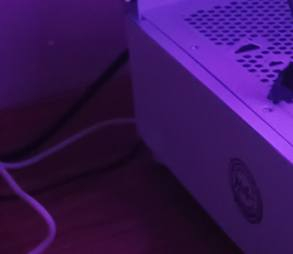 Herogear الكيس من شركت
اللوحة الأم (Motherboard): H510
​المعالج (CPU): Intel Core i5-10400F
​كرت الشاشة (GPU):  RX 580 8 
​الهارد (SSD): بسعة 510 جيجابايت
​الرام (RAM): 16 جيجابايت بسرعة 3200 ميجاهرتز
​التبريد: مبرد هوائي للمعالج
​المراوح: الكيس يحتوي على 4 مروحات (فانات)
​الشاشة: سامسونج (Samsung) بدقة 2K وتردد 60Hz ونوع اللوحة IPS
​بشكل عام، هذي التجميعة تعتبر اقتصادية ومناسبة للألعاب بدقة 1080p، بس الشاشة الـ 2K ممكن تكون قوية شوية على كرت الـ RX 580 بالألعاب الثقيلة   

االتواصل ***********

   السعر750 قابل للتفوض

الموقع العراق \بصره\ الصمعي
