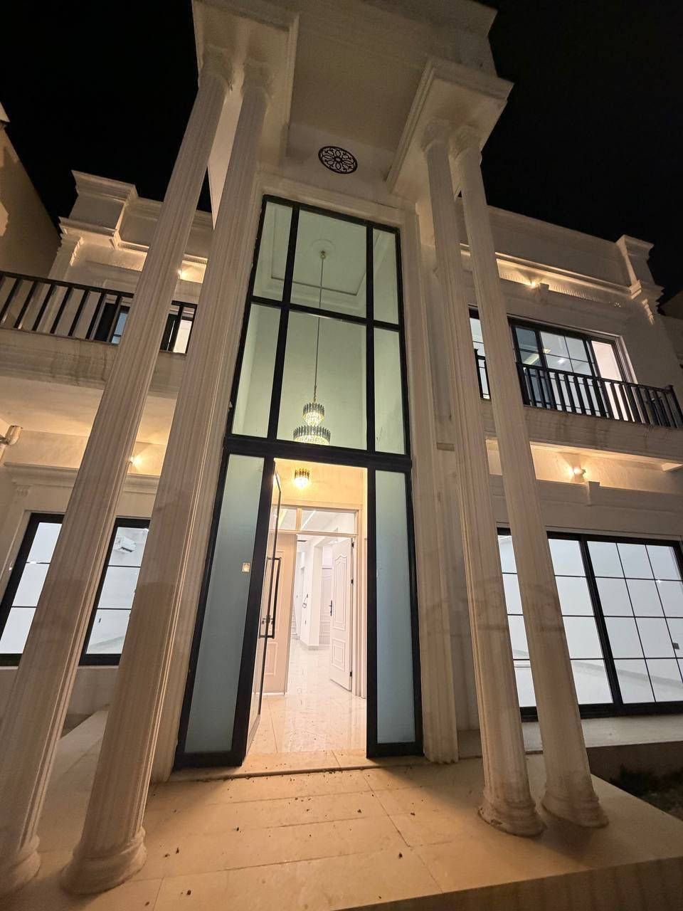 فيلا VIP مميزة جداً للبيع في زانر سيتي

فرصة نادرة لامتلاك فيلا بموقع استثنائي داخل المجمع
📍 واجهة مباشرة على مدخل المجمع، مقابل حديقة وبإطلالة مفتوحة على فلل كنجان

📐 المساحة: 230م
🏠 الحالة: زيرو (غير مستخدمة)

🔹 المميزات والإضافات:
• أرضية كاشي حديثة ومغيرة بالكامل
• نظام دراب متكامل
• سيستم كاميرات مراقبة جاهز

🛏️ التفاصيل:
• 4 غرف نوم (2 ماستر سويت)
• صالة مريحة
• استقبال أنيق
• مطبخ حار + بارد مع كاونتر جاهز

رقم الاتصال او واتساب
***********
***********
عدنان العقارات
