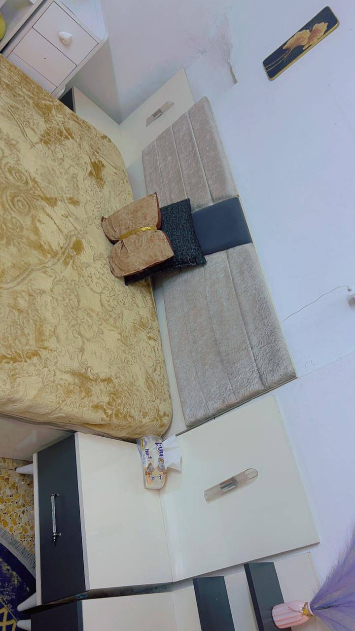 غرفة اخشاب 6 قطع نظيفة جدا مكاني العطيفية السعر 400 الف ***********
