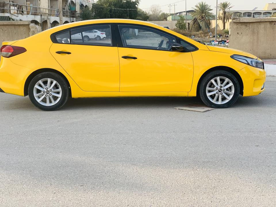 السلام عليكم
للبيع كيا سيراتو موديل 2017 رقم مثنى الدولي حره تحويل مباشر 
صار بيها بالعراق تبديل بنيد فقط مكفولة كفالة عدى البنيد تبديل فقط 
مكينة وگير وحدادية وتبريد كله جديد كهربائيات كلها شغالة مكينة 1600 دوش ما مفتوحة شرط السيارة كلش جديدة بالكارتون صبغة جديدة 
مواصفات تحكمات بالأستيرن اشارة بالمراية شاشة اعطال 
للأستفسار / ***********
مكان الناصرية ( مركز ) 
السعر / 120 وبيها مجال
