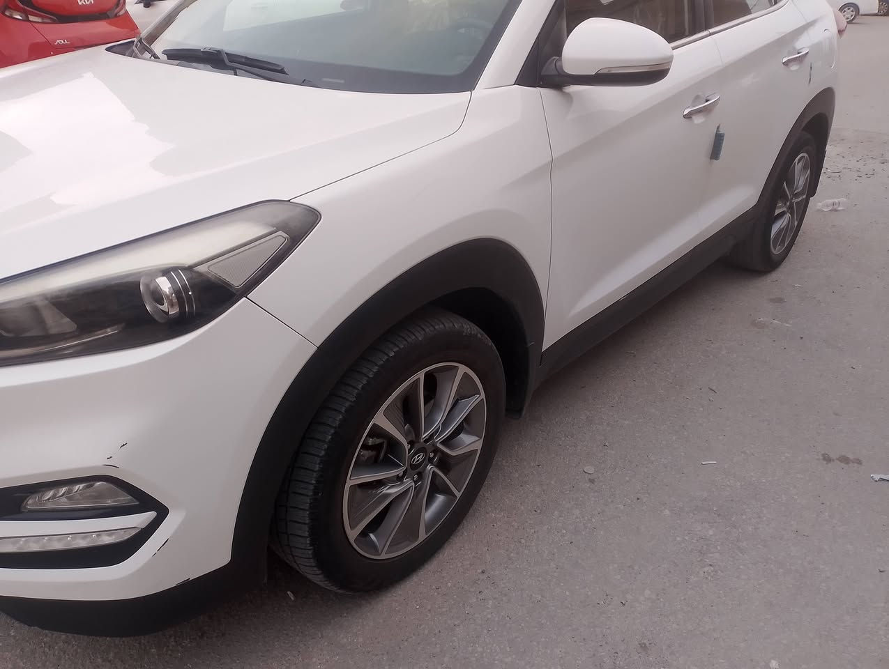 سلام عليكم توسان 2018 كاصد رقم بغداد بسمي
مواصفات الخليجي معروفه 
تحكم استيرن جهتين 
نضامين قياده 
ايكو
سبورت
جام اوتو
حساسات 
كامره
لد نهاري
بروجكترات ضبابيه 
كروس مثبت سرعه 
محرك 2000 دوش 
كشنات بيجي 
بك لايت LED
سياره جديده وحلوه 
بيه تبديل قبق صندوق فقط بارد بل باب الخلفي باقي مكفول 
مكان النجف 
الرقم للأستفسار ***********
