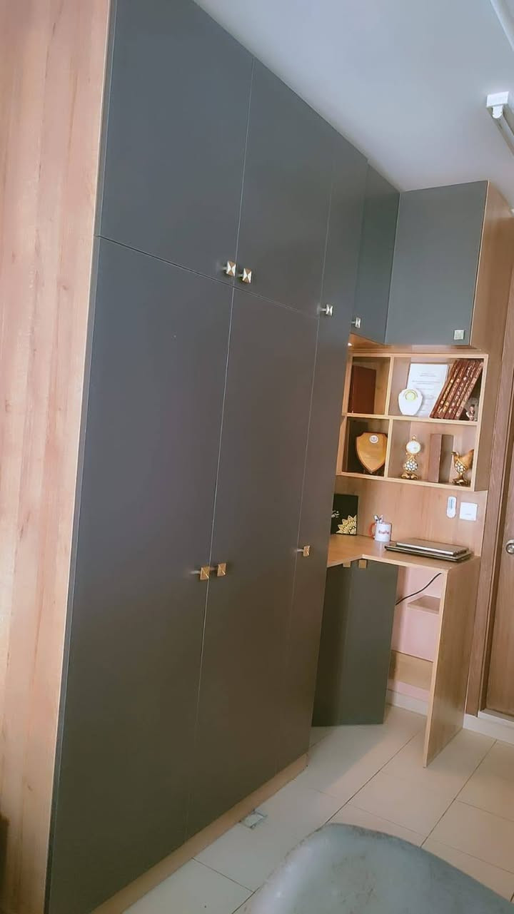 مساء الخير....
عندما يتم اختيار تصميم مميز تصبح النتائج مبهرة....
مكتبه و كنتور تخزين وميز تواليت داخلي في كورنر واحد


**إذا كنت صاحب هذا الإعلان وتريد حذفه لأي سبب، رجاءا أرسل رسالة إلى الدعم الفني**