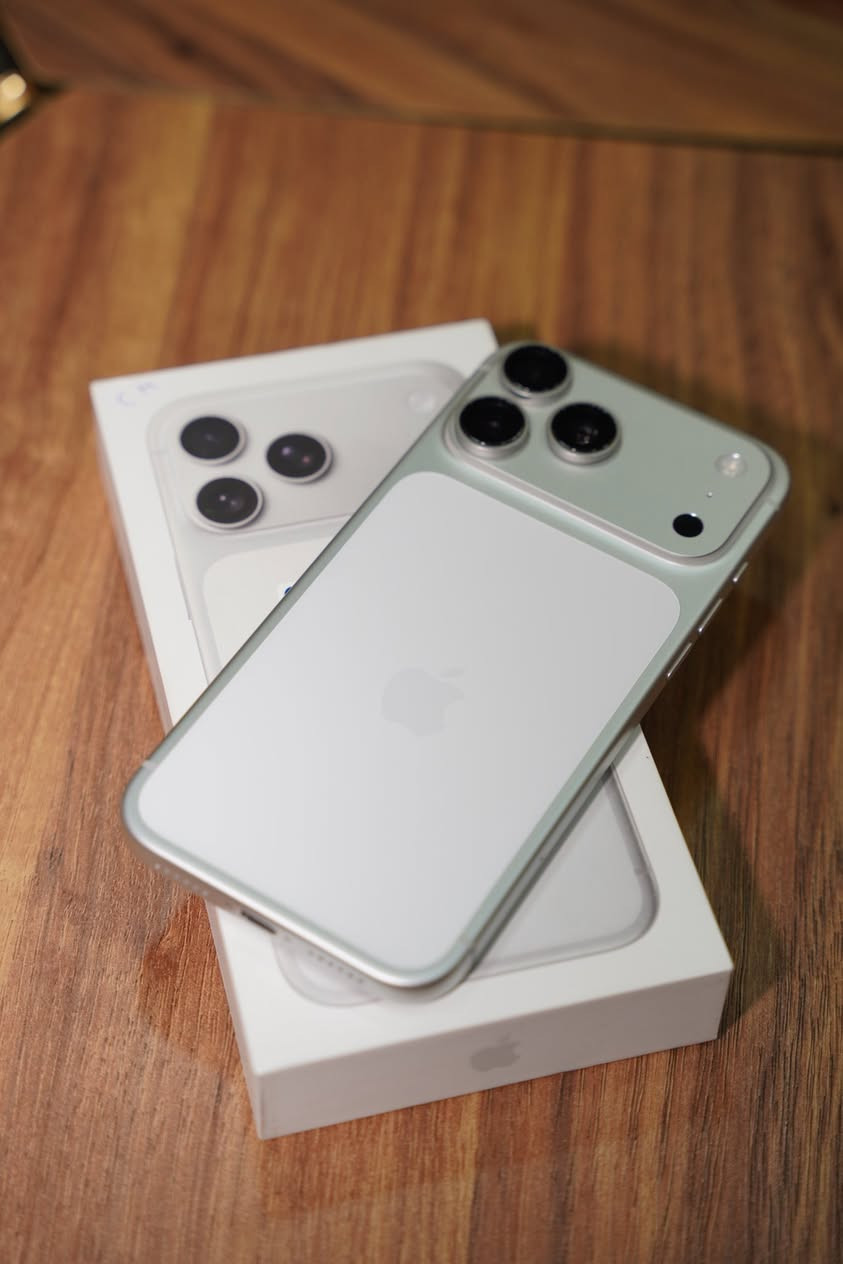 للبيع iPhone 17 Pro Max نظيف جداً نسبة النظافة ‎%‎99‎‎
سعة التخزين 256 جيجا دبل شريحة (خطين)النسخة CH/A
نسبة البطارية: 100‎%‎ عدد الدورات 173
كارتونة أصلية، الكيبل الأصلي
مكاني النجف
السعر : 2100
***********
