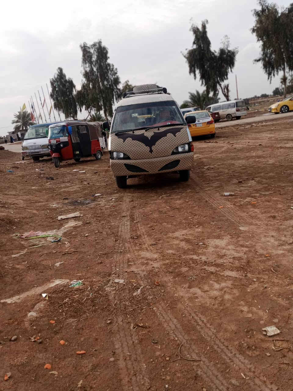 سلام عليكم سياره فان للبيع محرك ففتي vvtسياره كهربائياته كله شغاله صاحبه موجود يريد تحويل دواخل مدوشمه السعر 30وبيه مجال للستفسار الاتصال على الرقم.. ***********.بيه واتساب.
