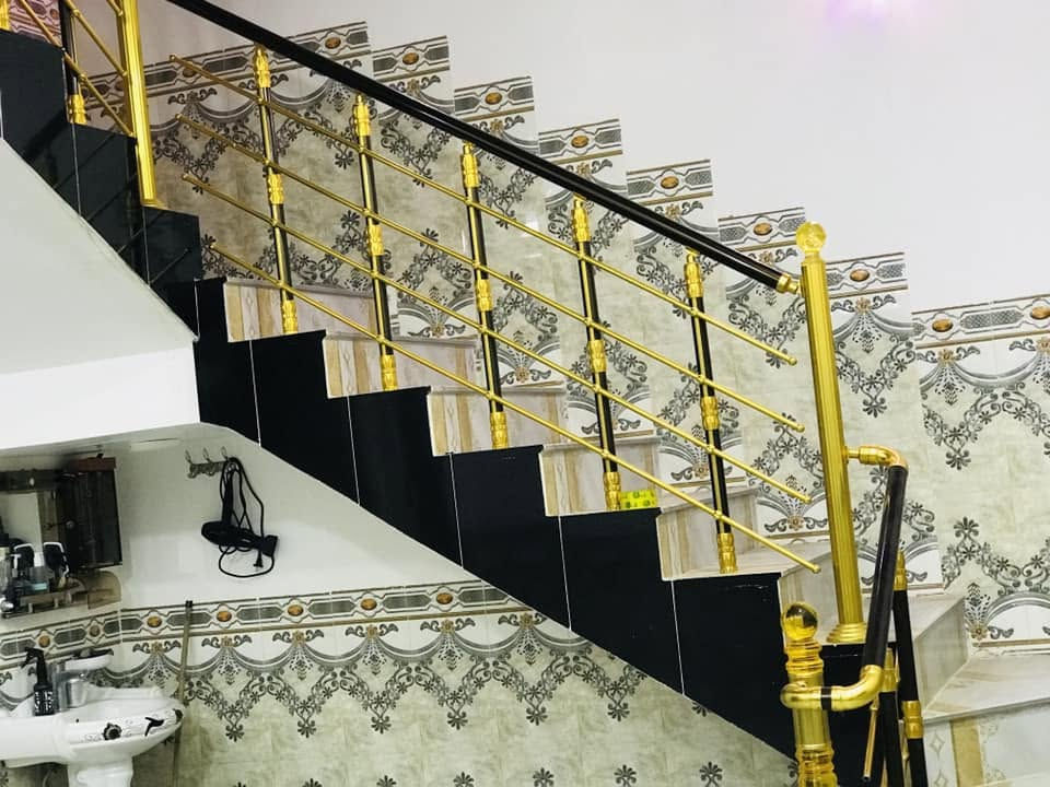 السلام عليكم 
دار للبيع الموقع شارع الجامعه مقابل معهد نون 
بناء حديث المساحه ١٥٠ متر 
كامل هوه والاثاث جاهز للسكن من كل النواحي 
للاستفسار الاتصال  بصاحب الدار  حصرا 
***********
ومن الله التوفيق
