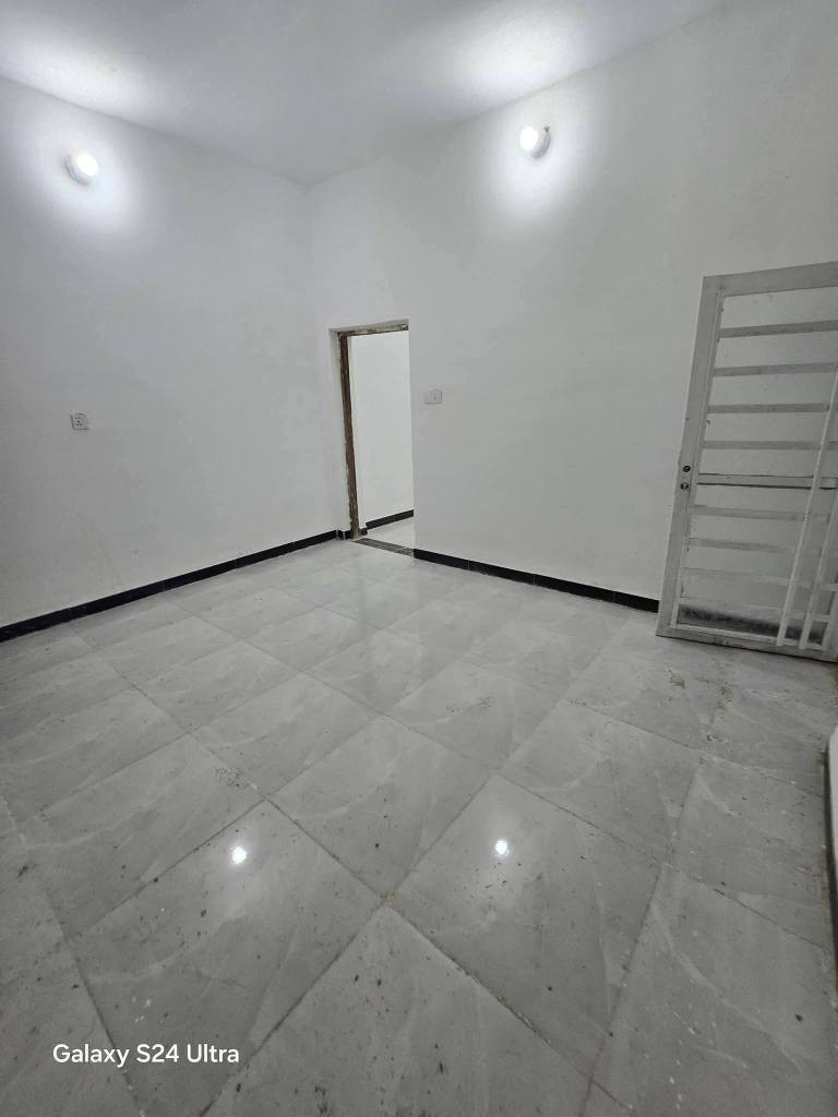 سلام عليكم بيت للبيع او مرواس بسياره طابو زراعي مسجل بلبلديه المساحه 100 متر اساس صب كونكريت البناء طابوق السقف اعكاده يحتوي على غرفه وصاله ومطبخ وتخاريج بناء جديد تسليم مفتاح السعر 22 مكانه نجف كوفه شارع الحوزه للاستفسار *********** النجف, العراق
