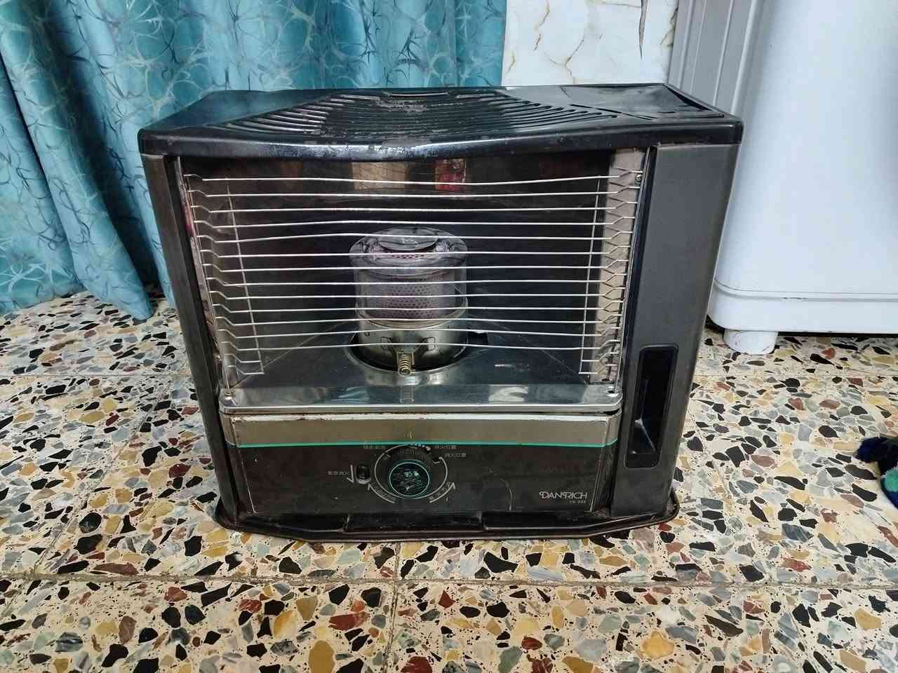 سلام عليكم  صوبه تلفزيونيه يابانيه نضيفه للبيع شغاله مكاني العبيدي قفله 50
***********
