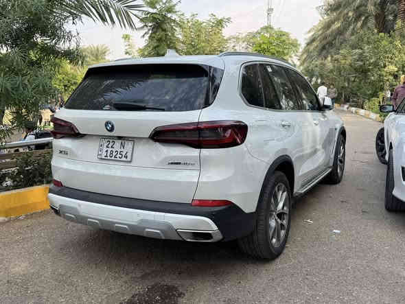 🚗 BMW X5 xDrive45e 2023 
هايبرد – بلكن 
وارد أمريكا / كلين تايتل / بدون ضرر
رقم أربيل 

🔥 مواصفات السيارة:
 • وارد أمريكي بدون ضرر وكلين تايتل
 • هايبرد (بنزين + كهرباء) 
 • محرك 3000cc – 6 سلندر تيربو
 • ماشية 57 ألف ميل
 • كاميرات 360 درجة رؤية كاملة
 • داخلية LED ألوان متغيرة
 • لون أبيض خارجي 
 • دفع رباعي xDrive
    •      فتحة بانوراما 
    •     جكات 
    •     فتح الصندوق بالقدم
    •     رادارات
    •.    انارة استقبال
بعد هواي مواصفات

🔧 السيارة نظيفة فحص بأي مكان يعجبك وما تحتاج شي
سعر السيارة 44000$ و بيها مجال يعني 4 شدات و 40 ورقة و بيها مجال .
مكان السيارة الرمادي
رقم صاحب السيارة / ***********
