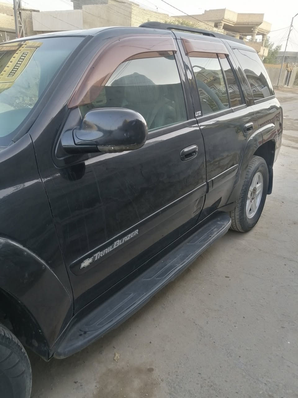 ترل بلايزر LTZ فول مواصفات
كشنات جلد كهربائيّة الجهتين 
گير ومحرك مكفولات 
تخم تاير والصدر كله نظيف 
تبريد ثلج 
موديل 2013 
السعر 85 
السيارة بلاديه ومابيها صبغ بس الجاملغ الخلفي جهة اليمين بي خط جارد مو كله 
اللي بنظافتها فوگ الشده متحصلها 
ابيع السيارة جاهزة تجي تشوفها وأي شي ميعجبك لو تلگه بيها شي مو زين ينزل من سعرها 
رقمها بغداد وشرط التحويل 
مكان السيارة بابل 
***********
