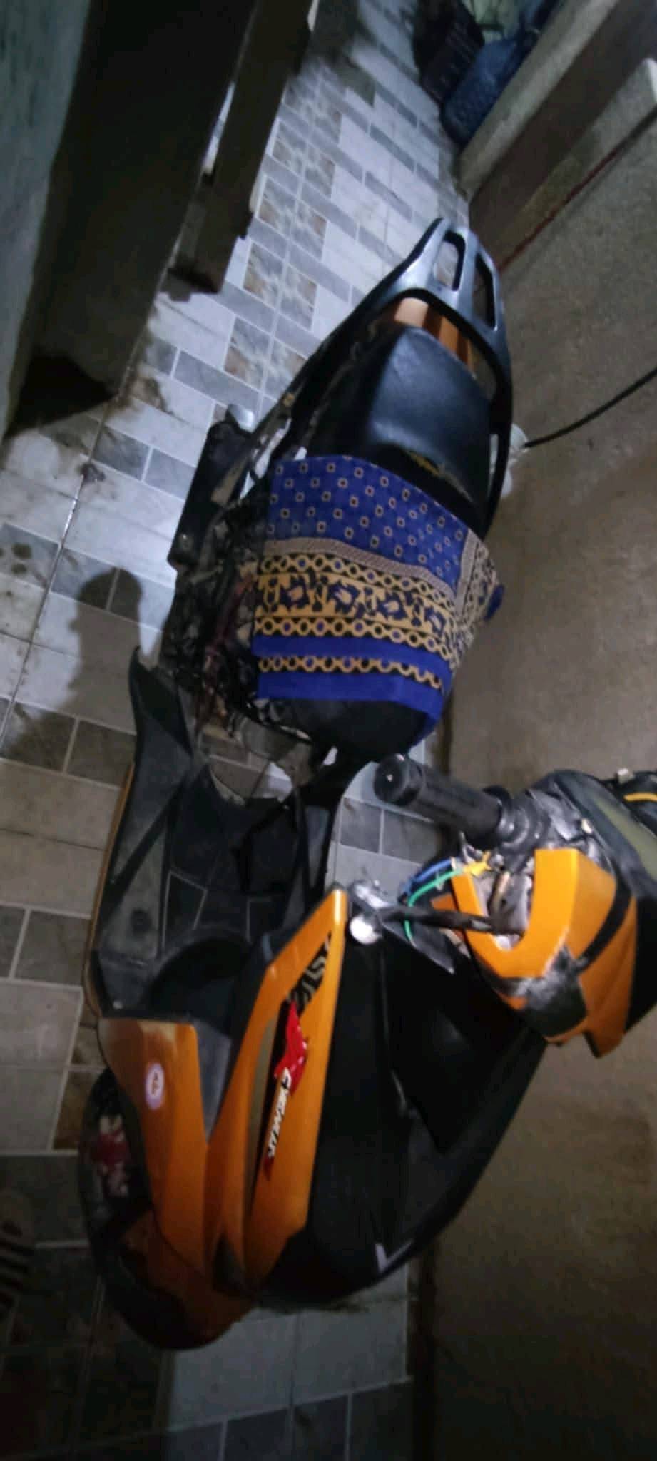 السلام عليكم دراجه للبيع صيني كوم حديد طافيه
 السعر 40قفل  العنوان كربلاء الطاقه الرقم***********