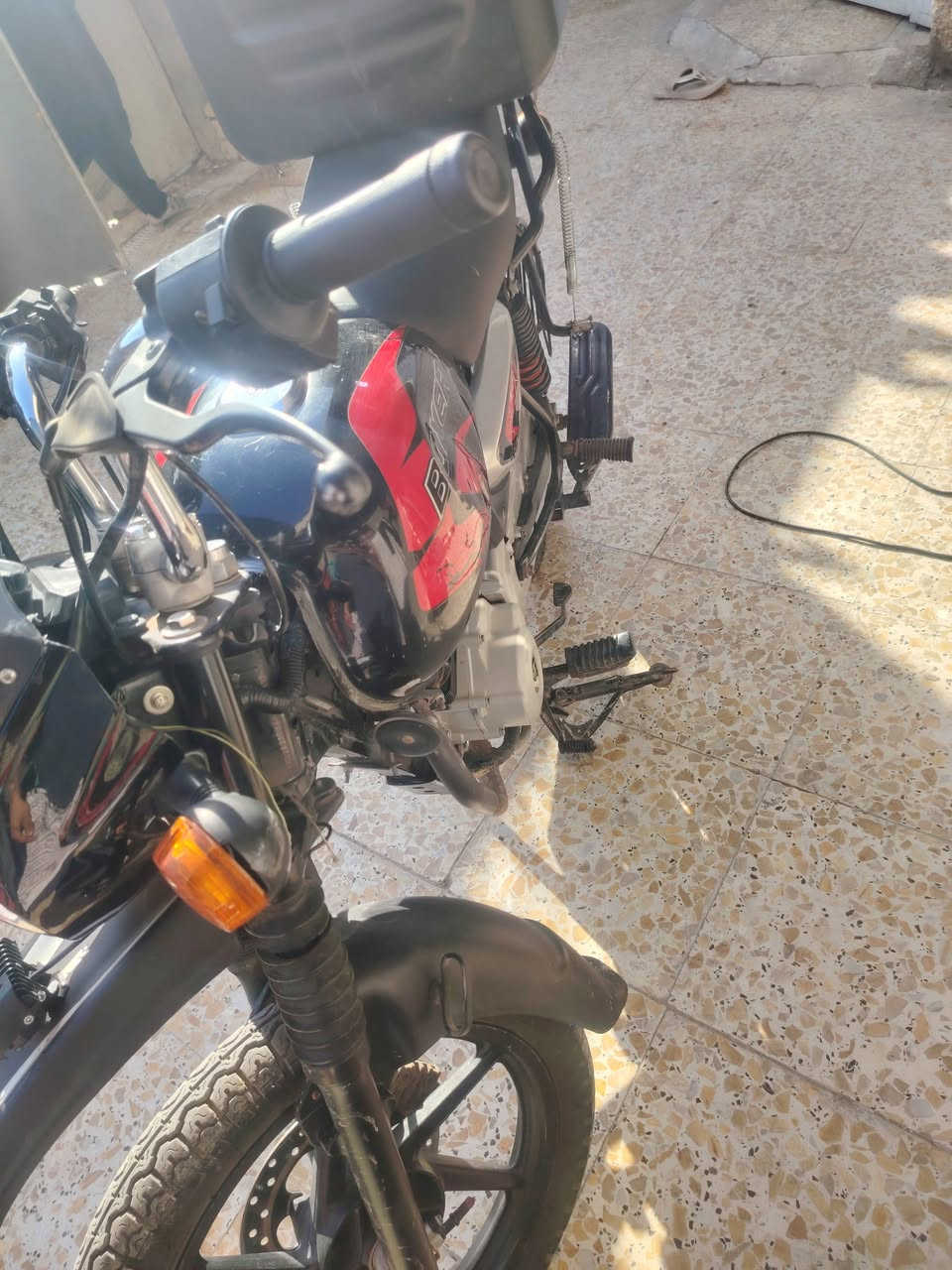 سلام عليكم شباب دراجه بوكسر 2022 شهر 10 دراجه اوراق اصليه دراجه شغاله بس اني ابيع طافيه رايدها ب900 وبيها مجال مكاني بغداد الحميديه *********** شراي يتصل فقط رصيد ماعندي وتساب
