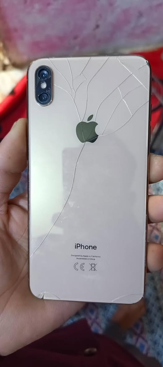 السلام عليكم
ايباد 9

فقط كاسر بلا كلاس المس يخبل 
ذاكرته 256

بطاريه ماعرف شكد بس الله شاهد صرف يخبل
كارتونه موجوده

آيفون اكس إس ماكس

ذاكرته 256
مبدأ بطاريه ١٠٠
غواش بلا كامرات
فيس إيدي متوقف
المراوس ثنينهن
شنو عندك مراوس نزف
بدون ملحقات 
العنوان كربلاء كنطره السلام
***********
