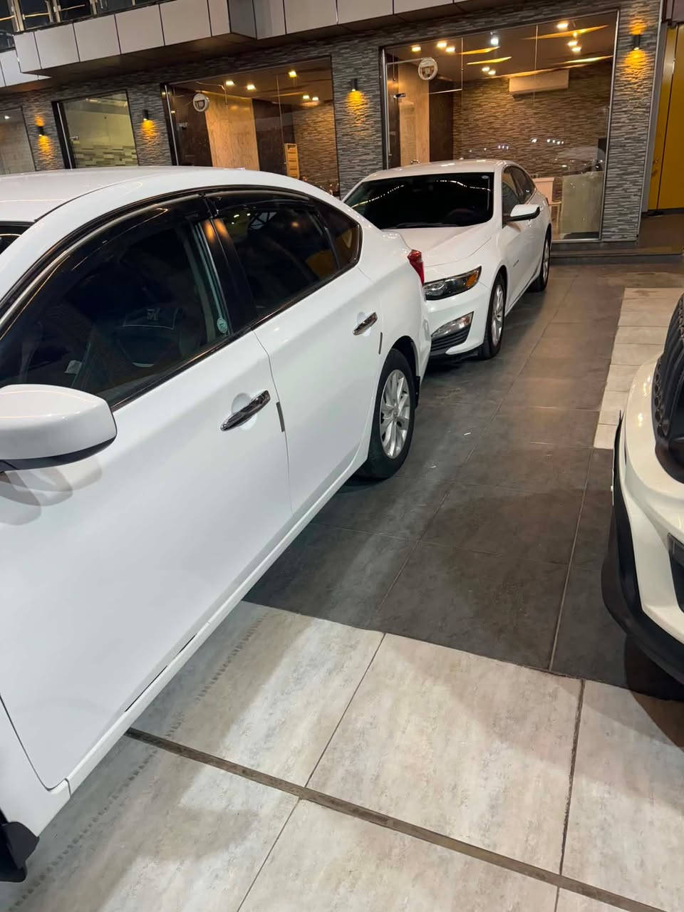 سنترا موديل ١٩ وارد امريكي 
ماشيه ٥٢ قابل للزياده 
حادثها جاملغ فقط بدون ارباك يعني قطعه وحده فقط 
محرك ١٨٠٠ 
سيارة Sv.  
شاشه جبيره فول تحكمات 
بصمه ردار رقم نينوى الجديد 
سياره جاهزه 
السعر 120 وبيها مجال


**إذا كنت صاحب هذا الإعلان وتريد حذفه لأي سبب، رجاءا أرسل رسالة إلى الدعم الفني**