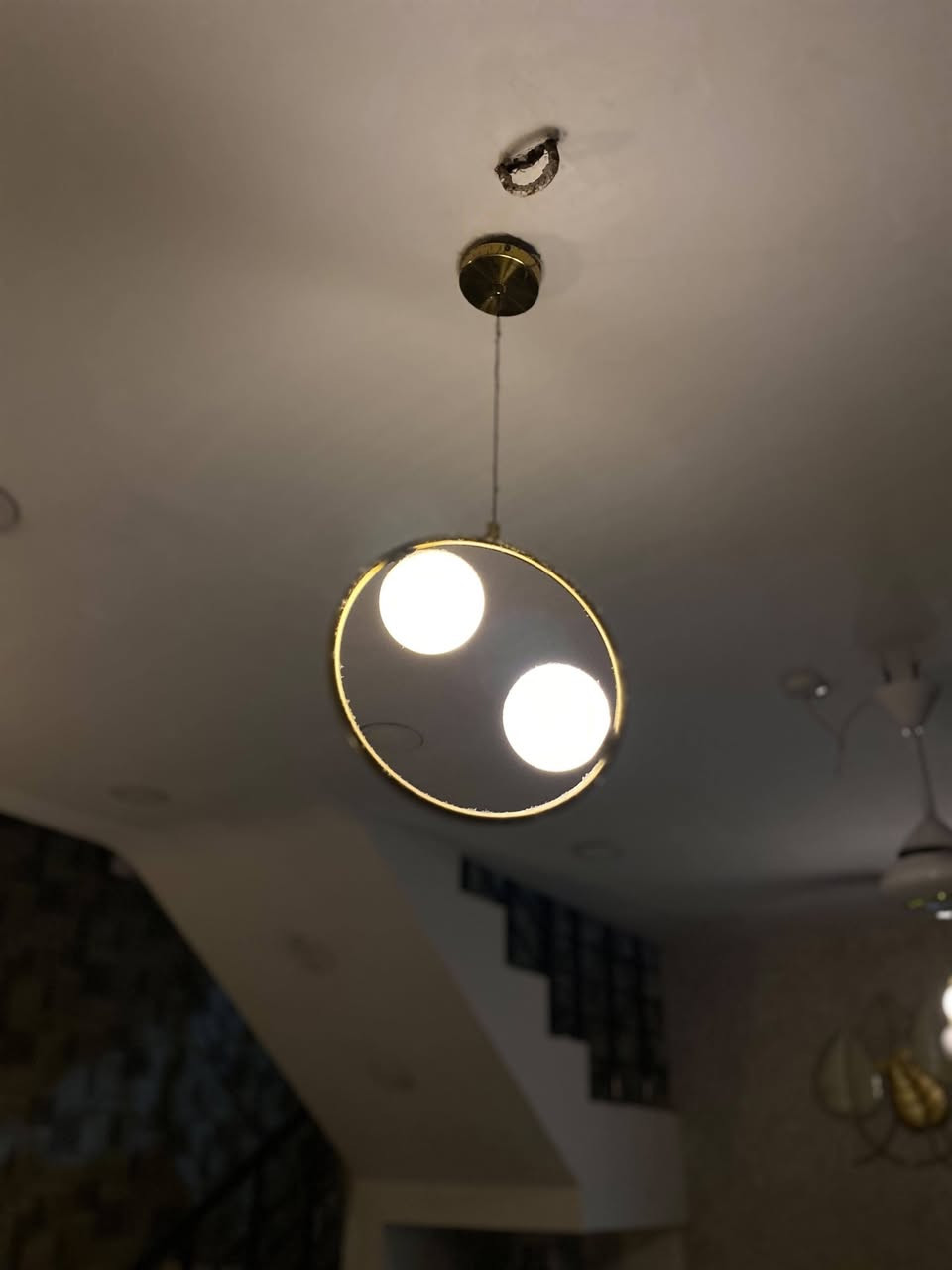 سيت ثريات مودرن مع براكيتات
نظافه فول 
الثريات عدد ٢
البراكيتات عدد ٤ 
السعر ٦٠ الف كلهم قفل
***********
