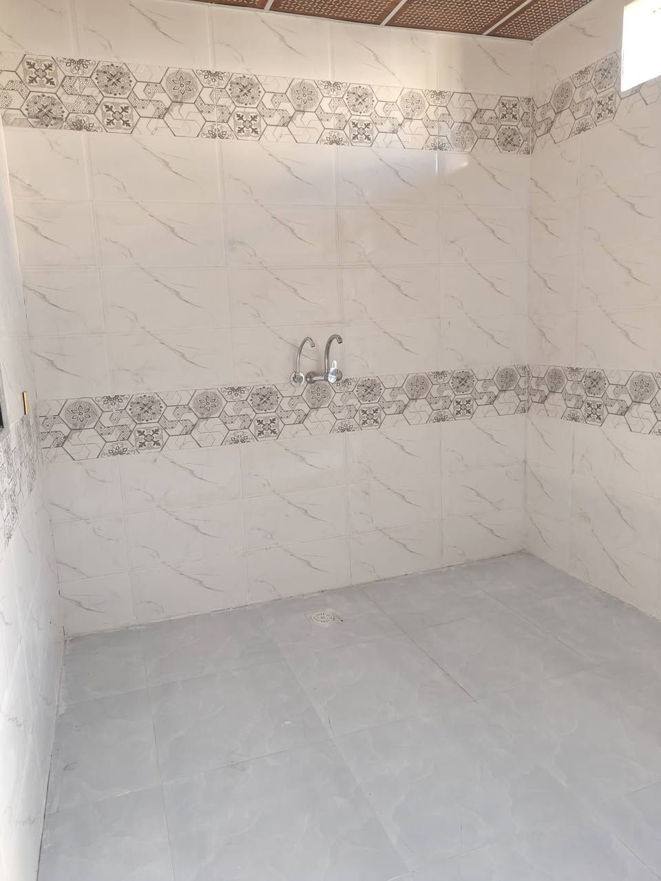 بيت 50مترقرب مجمع سيد اسماعيل 

  بيت جديد شغل درجة اولى 

خدمات ماء ومجاري وكهرباء  عرض الشارع 10م

العنوان كربلاء قرب مجمع سيد اسماعيل السكني

قرب جامعة كربلاء قرب مدينة الزائرين 🛣️

السعر 34 مليون سند ٢٥قرار محكمة مكاتبة مع صاحب الأرض مباشر يبعد عن لامام الحسين اقل ١٠دقائق بلسيارة 

للاستفسار الاتصال على الرقم التالي 

*********** اتصال واتساب 

***********  اتصال واتساب 

يبعد عن لامام الحسين اقل ١٠ دقائق بالسيارة

#عقارات
